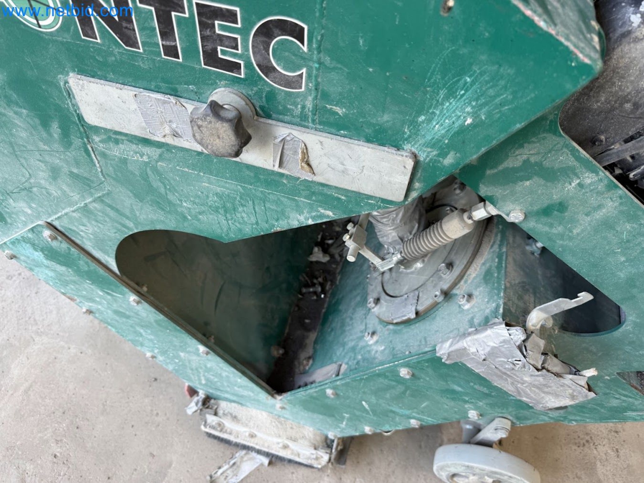 Versatile shot blasting machine with a matching extraction system-3