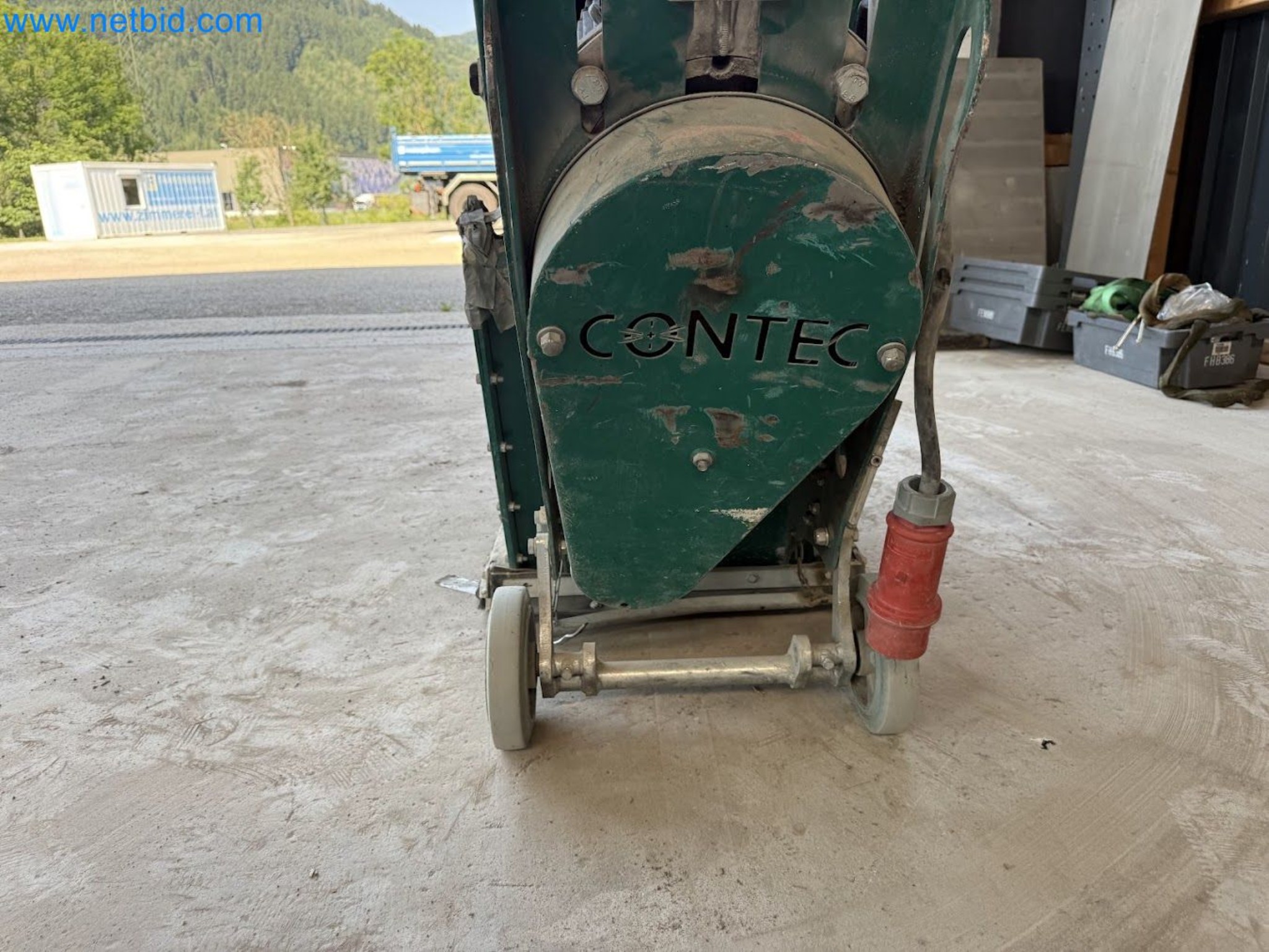 Versatile shot blasting machine with a matching extraction system-6