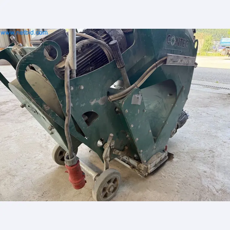 Versatile shot blasting machine with a matching extraction system-7