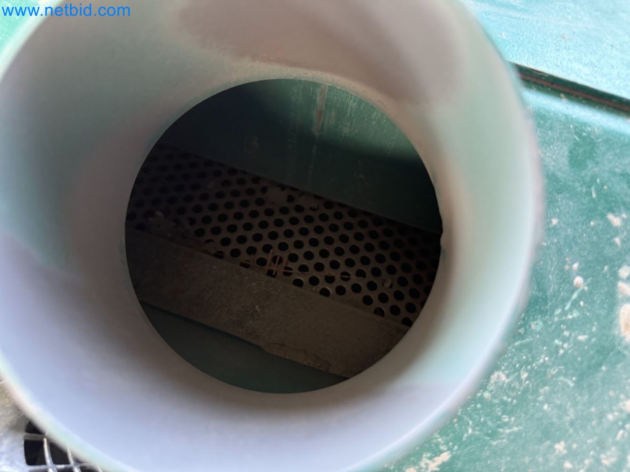 Versatile shot blasting machine with a matching extraction system-9