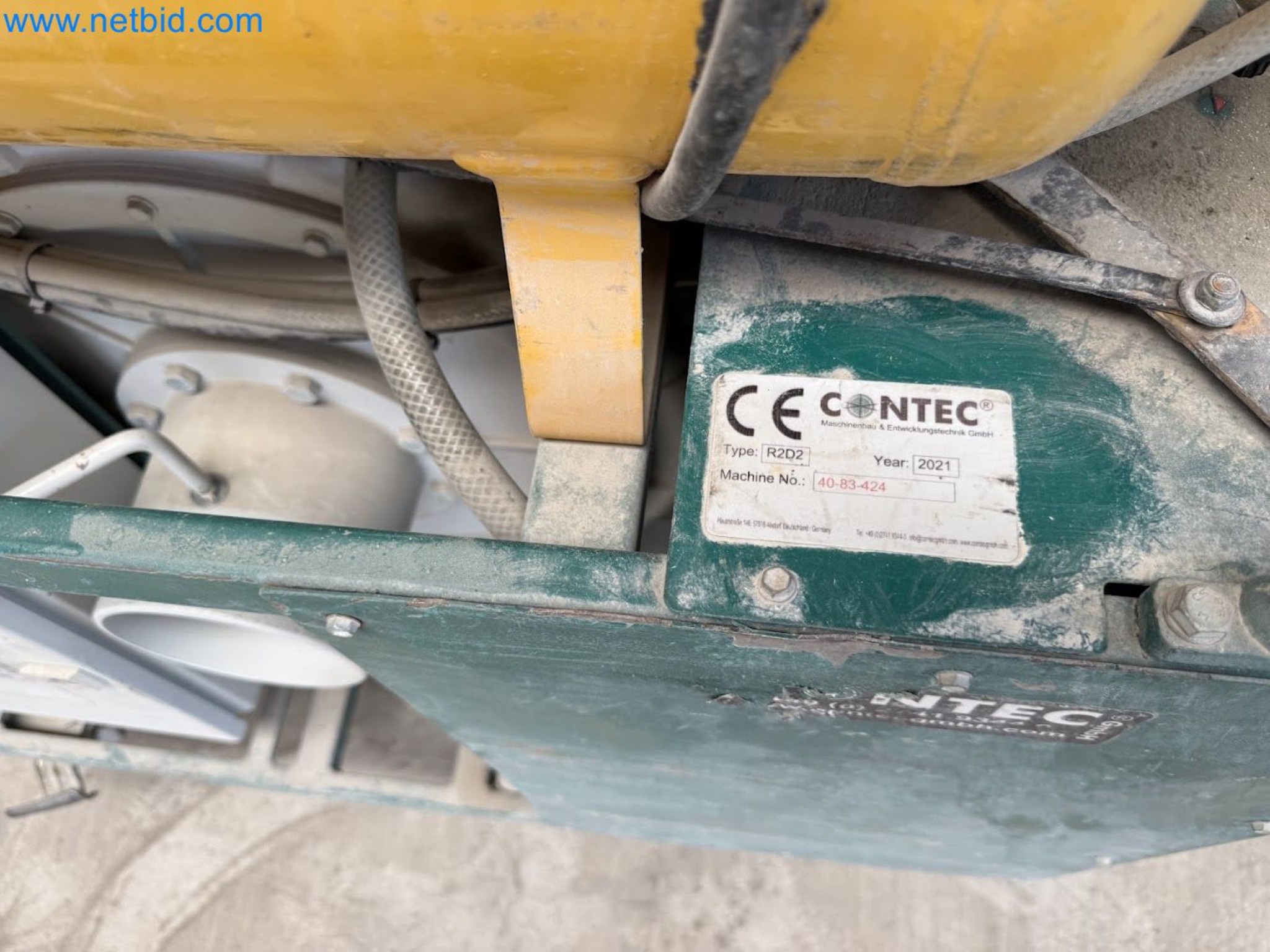 Versatile shot blasting machine with a matching extraction system-11