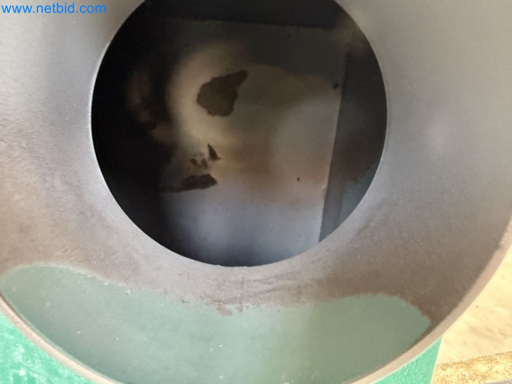 Versatile shot blasting machine with a matching extraction system-13