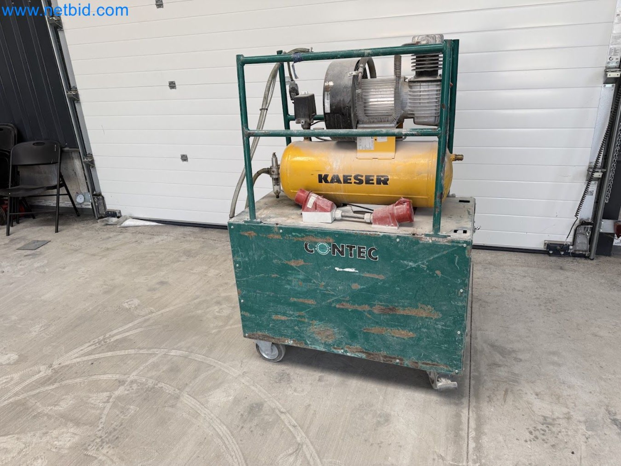 Versatile shot blasting machine with a matching extraction system-14