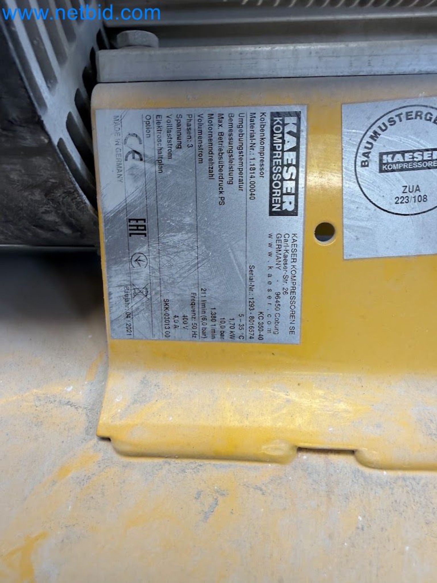 Versatile shot blasting machine with a matching extraction system-16