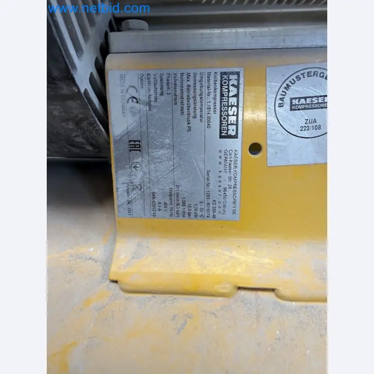 Versatile shot blasting machine with a matching extraction system-16