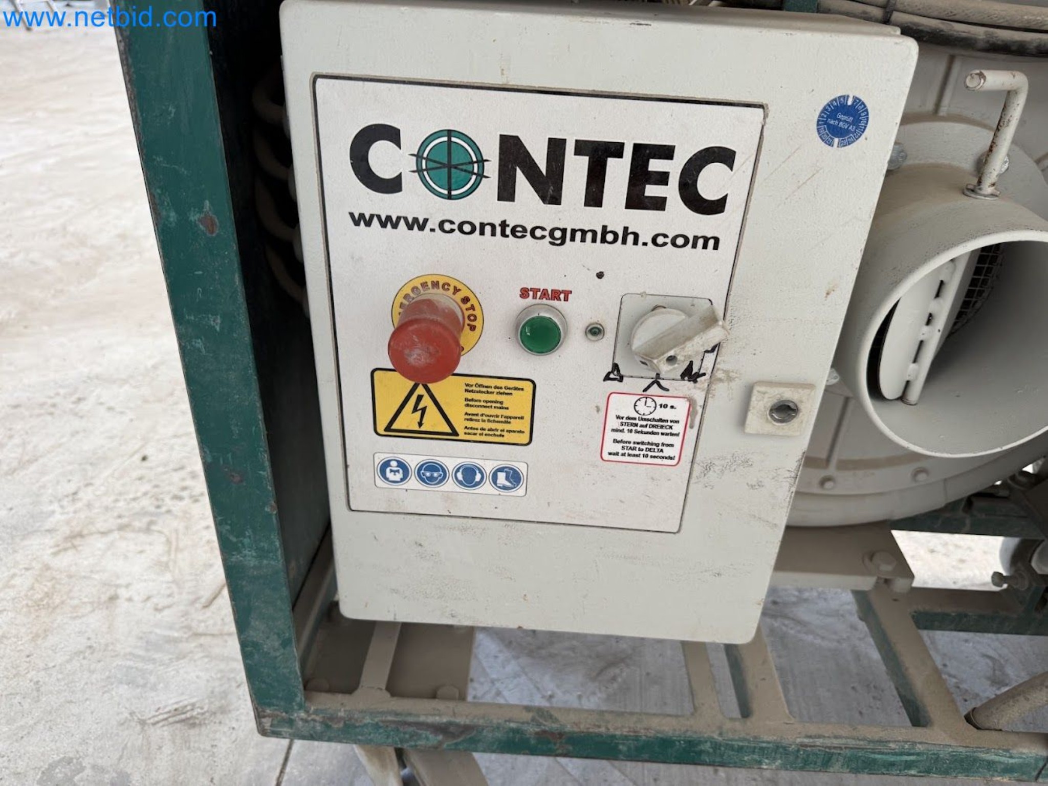 Versatile shot blasting machine with a matching extraction system-21