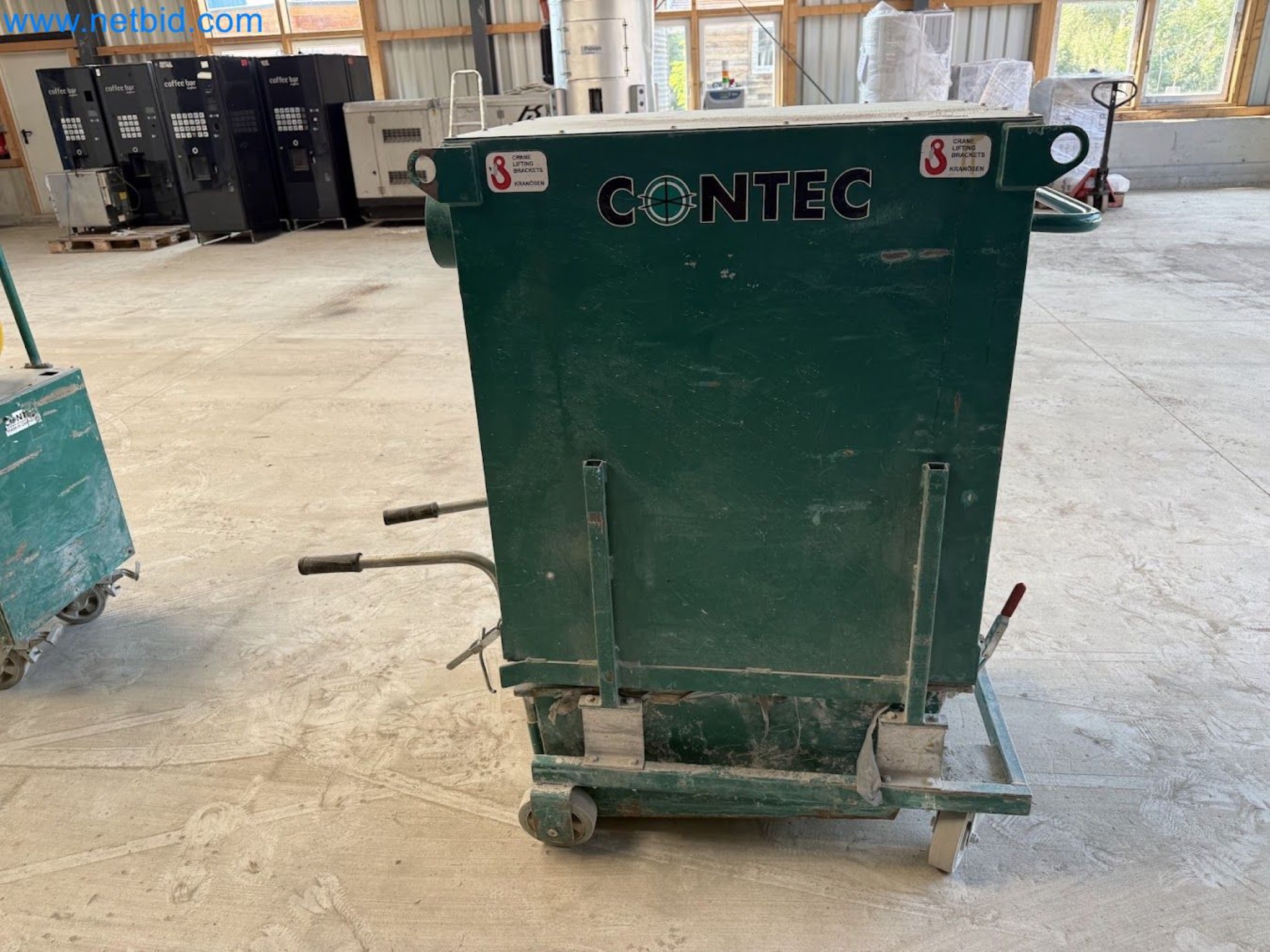 Versatile shot blasting machine with a matching extraction system-31