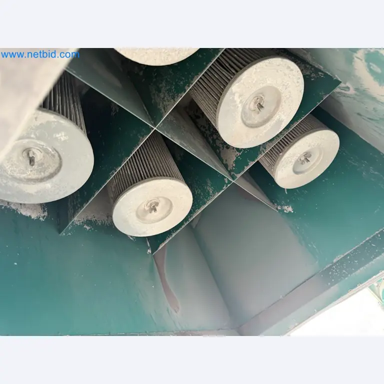 Versatile shot blasting machine with a matching extraction system-34