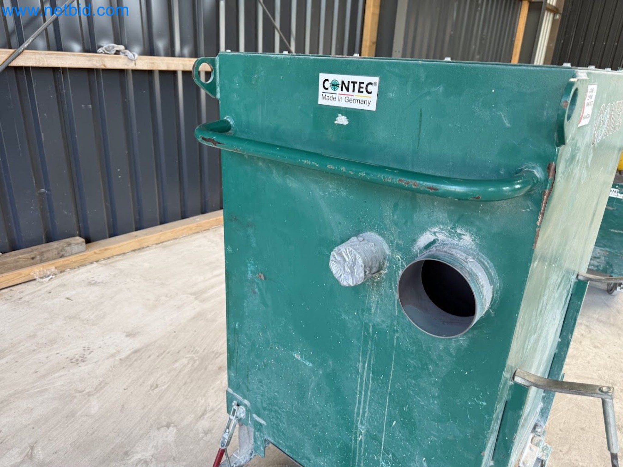 Versatile shot blasting machine with a matching extraction system-36