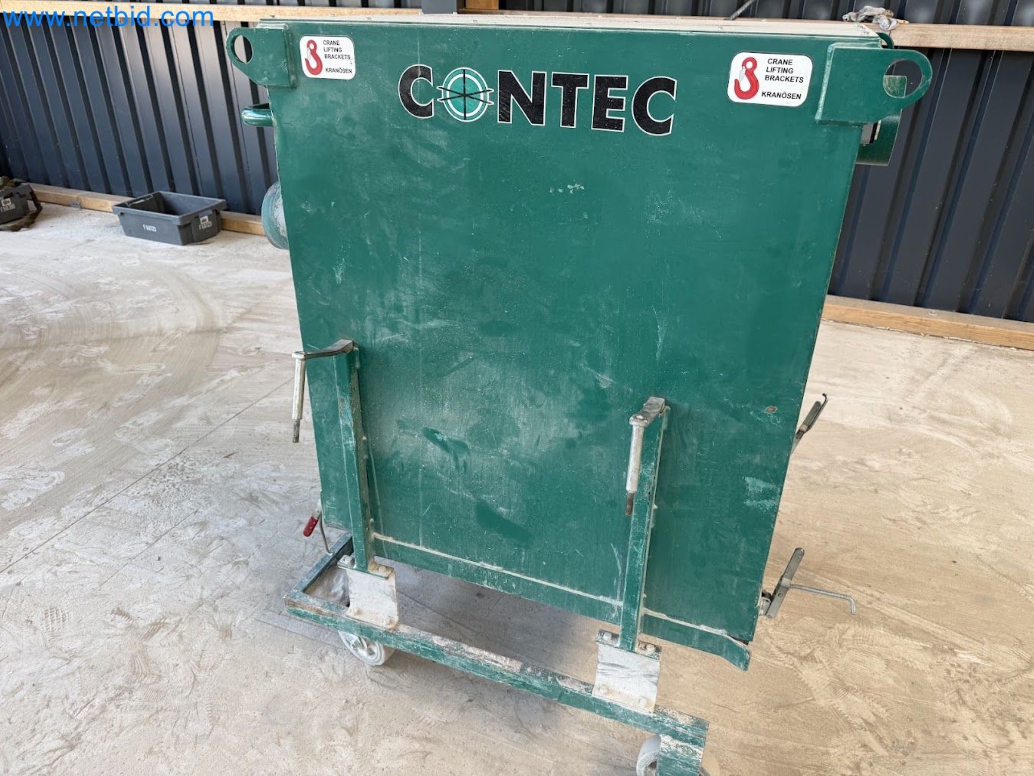 Versatile shot blasting machine with a matching extraction system-7