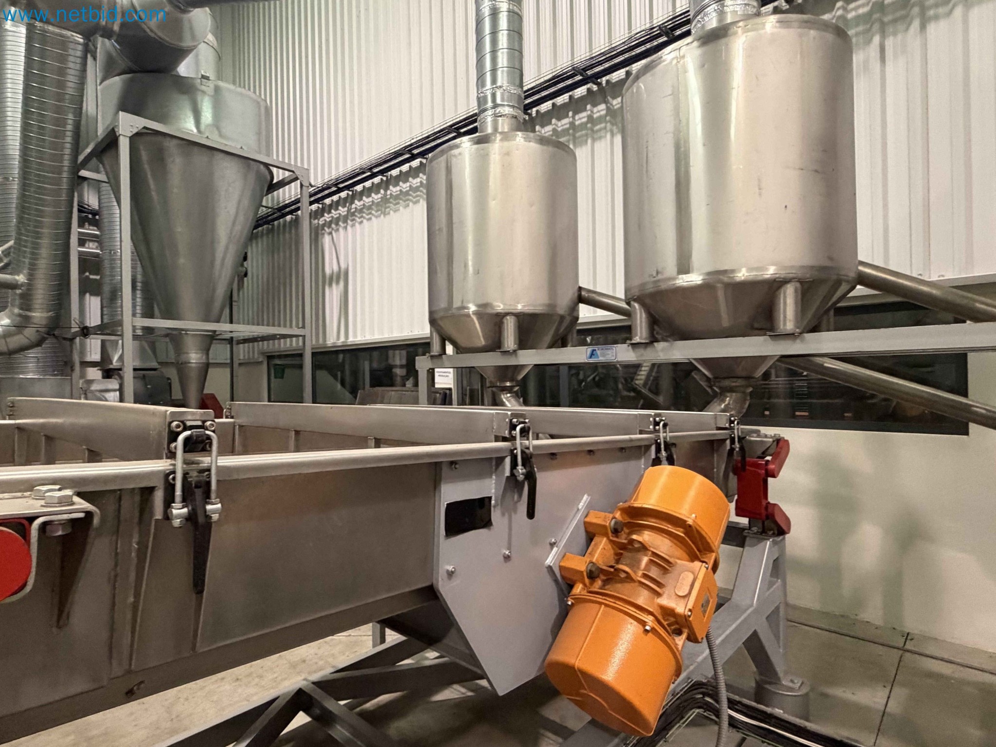 Nussverarbeitungsanlage zum Schälen, Trocknen und Verpacken-103