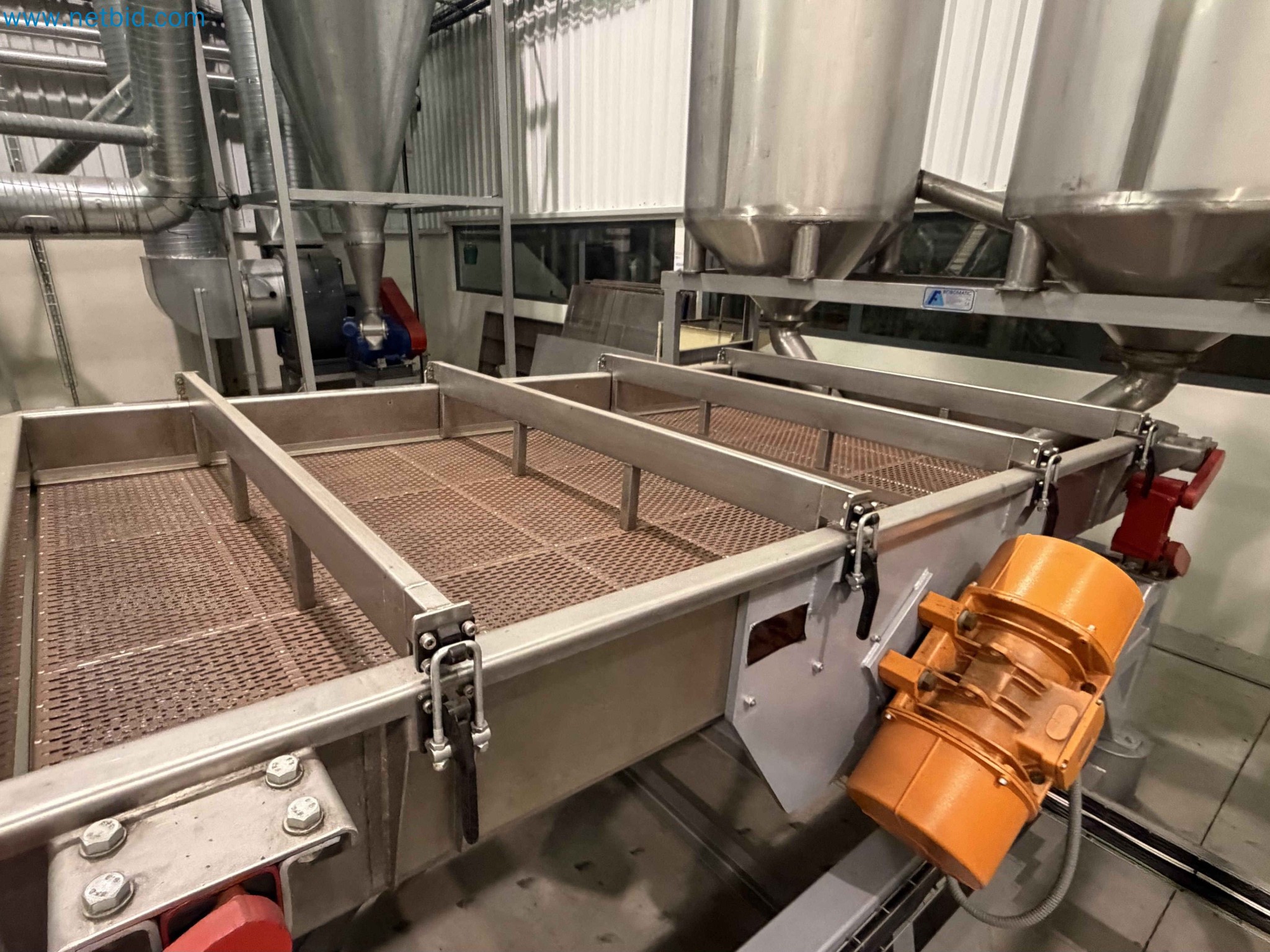 Nussverarbeitungsanlage zum Schälen, Trocknen und Verpacken-105