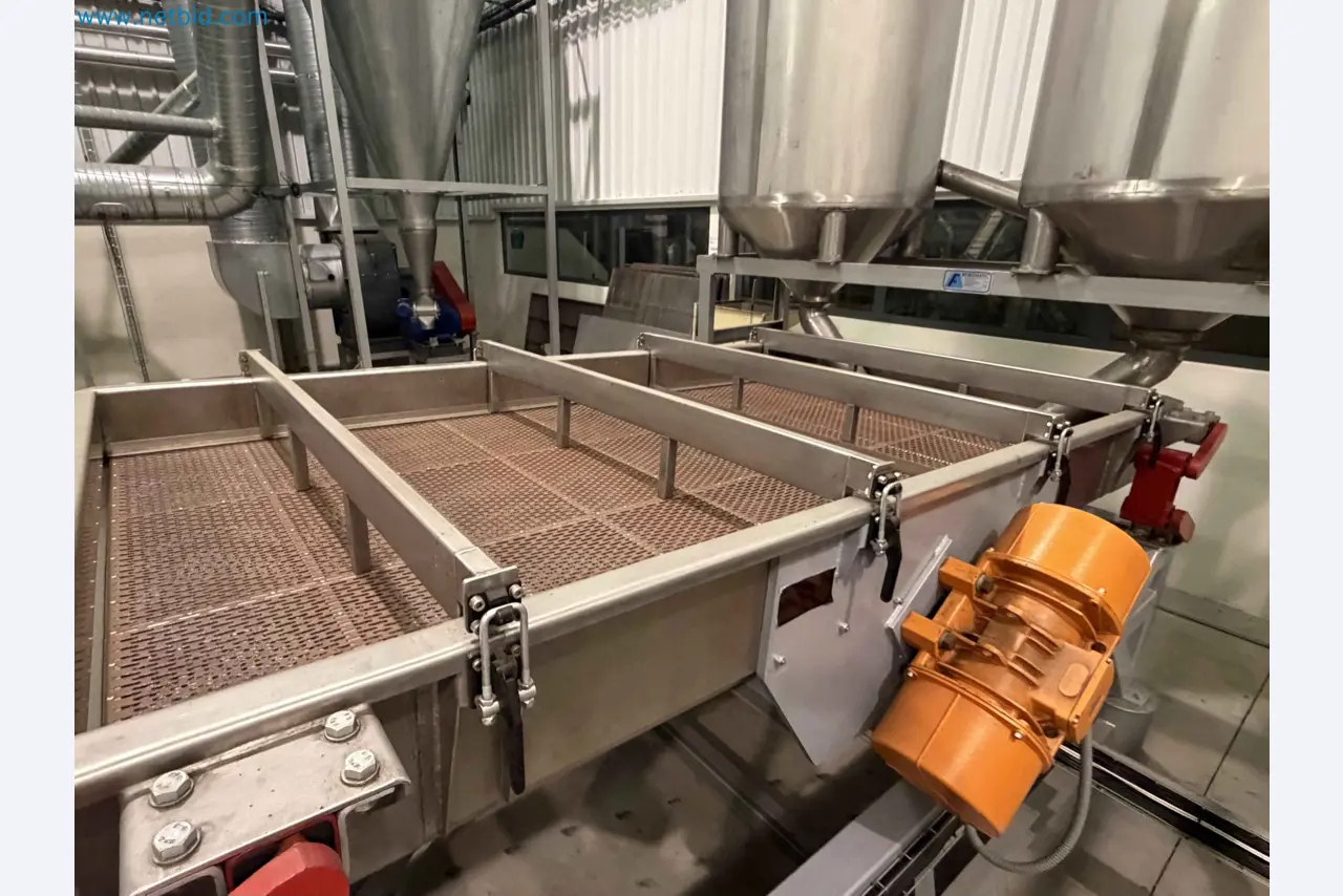 Nussverarbeitungsanlage zum Schälen, Trocknen und Verpacken-105