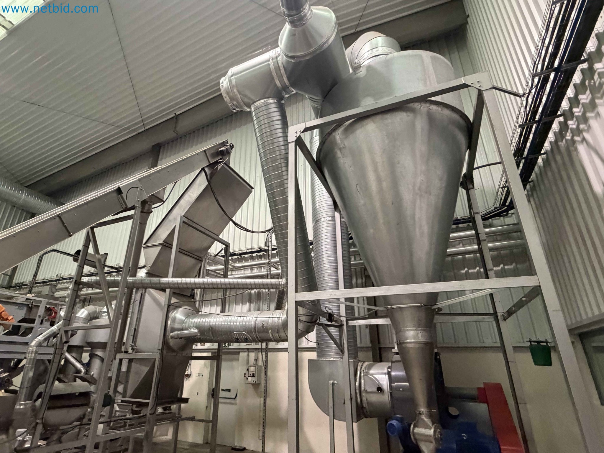 Nussverarbeitungsanlage zum Schälen, Trocknen und Verpacken-111