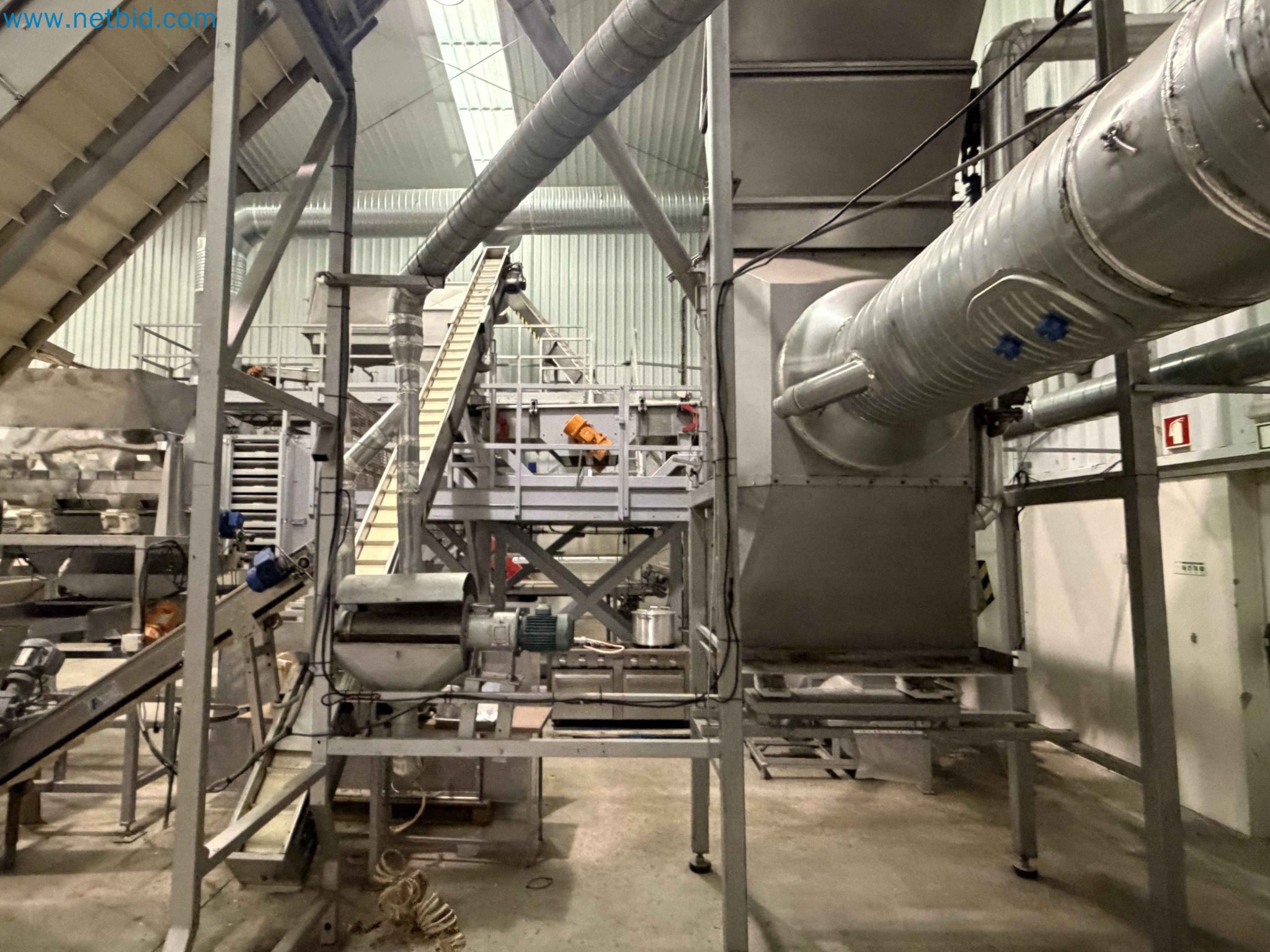 Nussverarbeitungsanlage zum Schälen, Trocknen und Verpacken-117