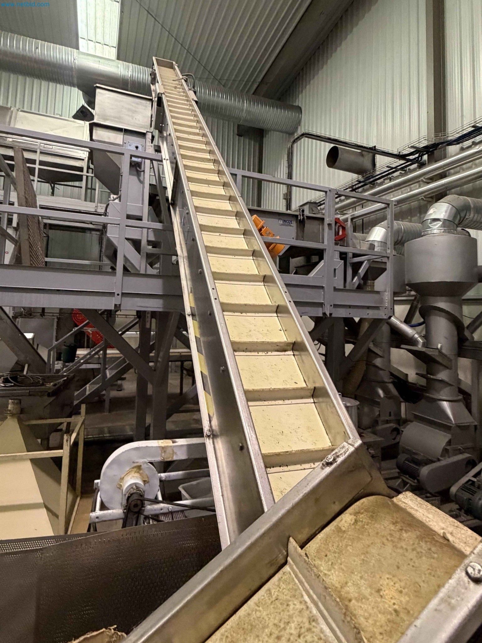 Nussverarbeitungsanlage zum Schälen, Trocknen und Verpacken-121