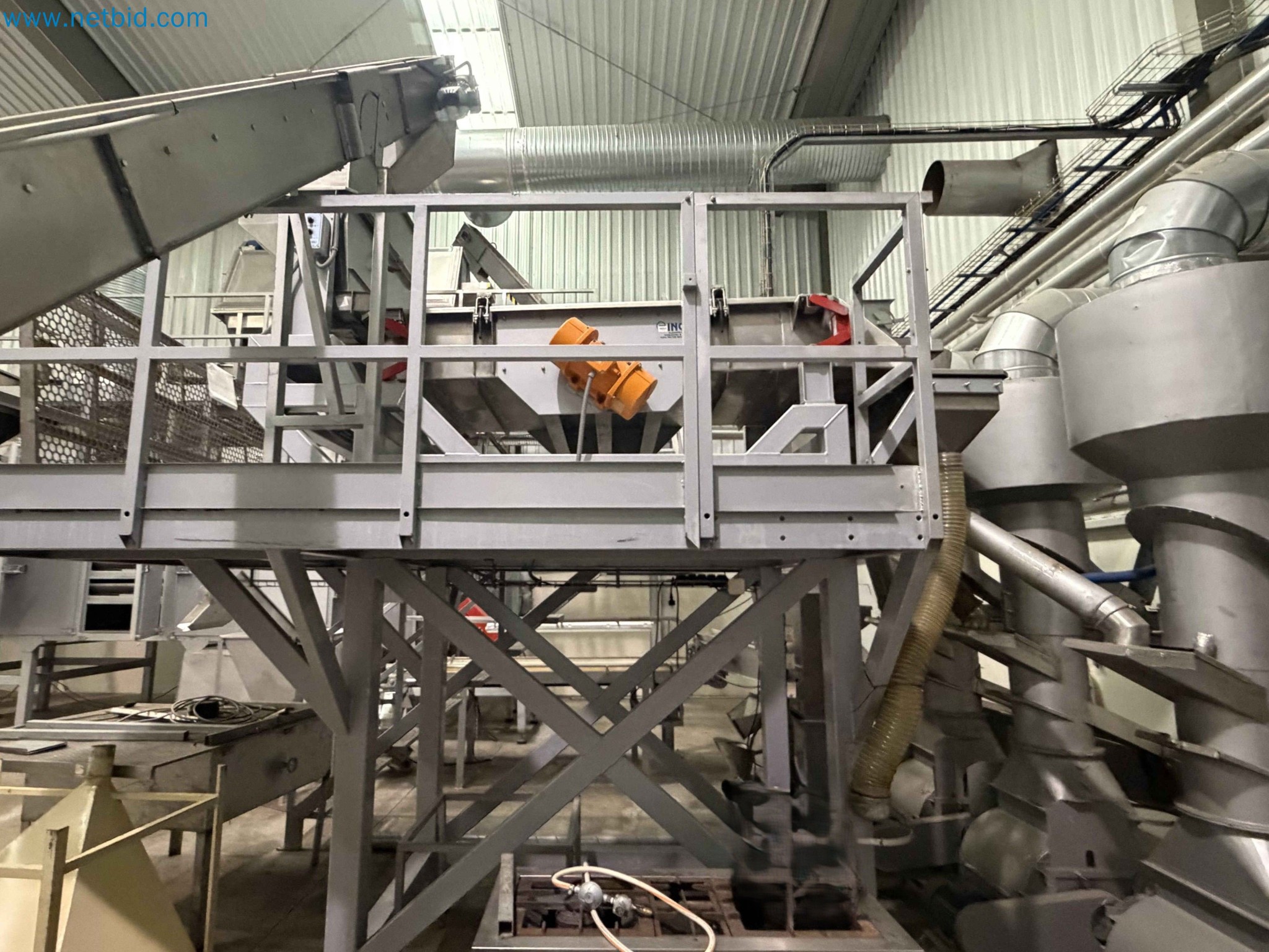 Nussverarbeitungsanlage zum Schälen, Trocknen und Verpacken-125