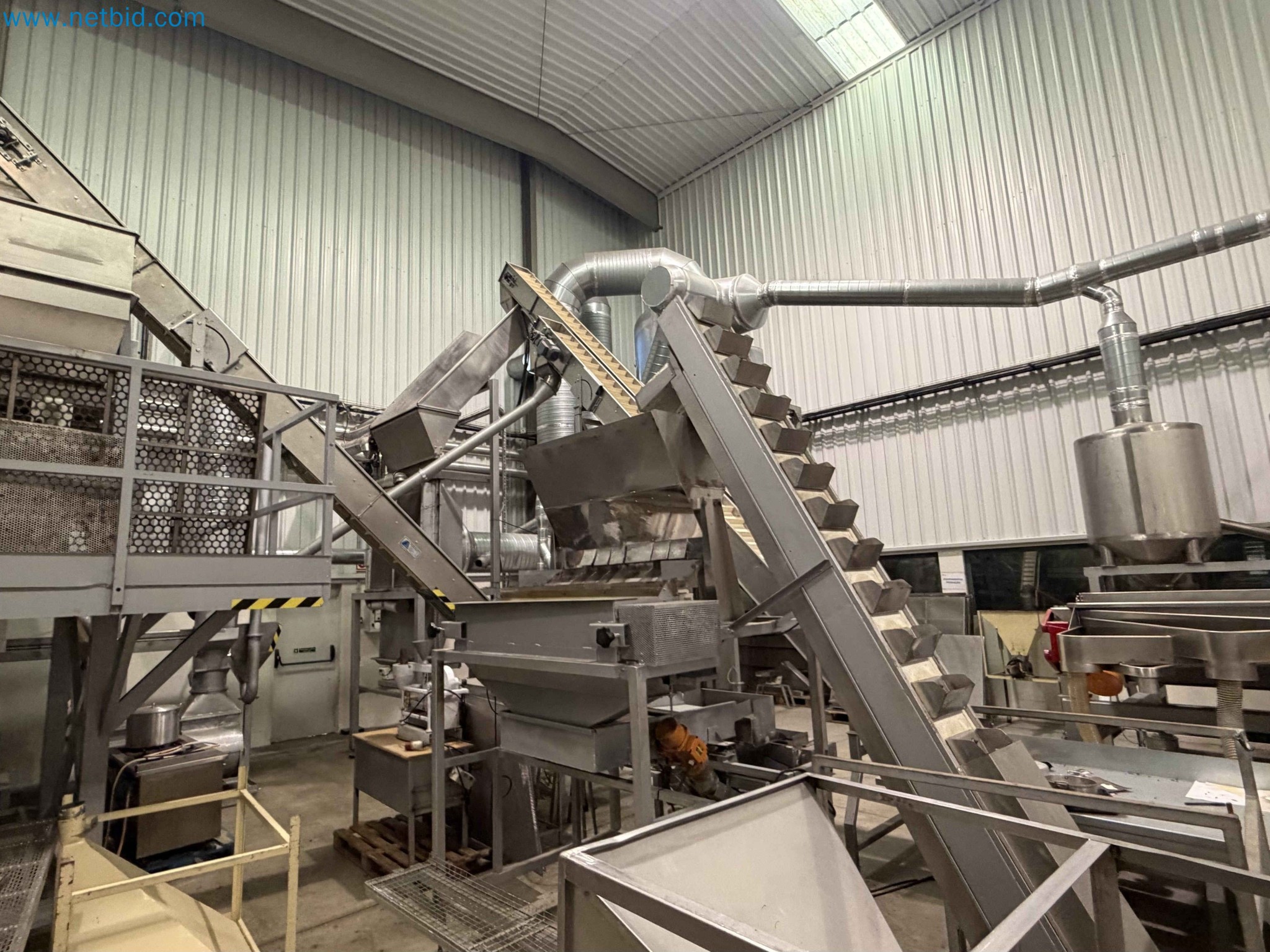 Nussverarbeitungsanlage zum Schälen, Trocknen und Verpacken-129