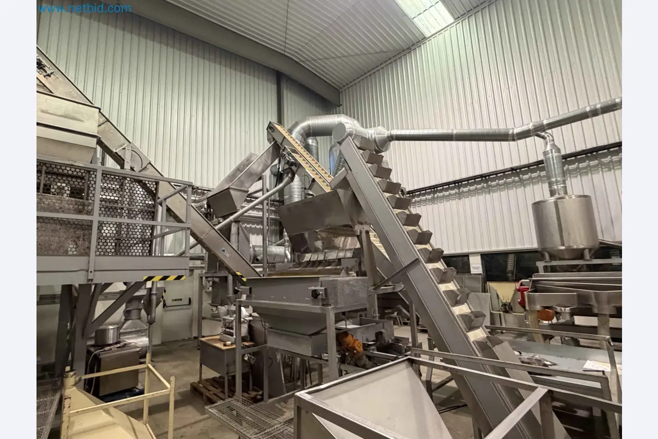 Nussverarbeitungsanlage zum Schälen, Trocknen und Verpacken-129