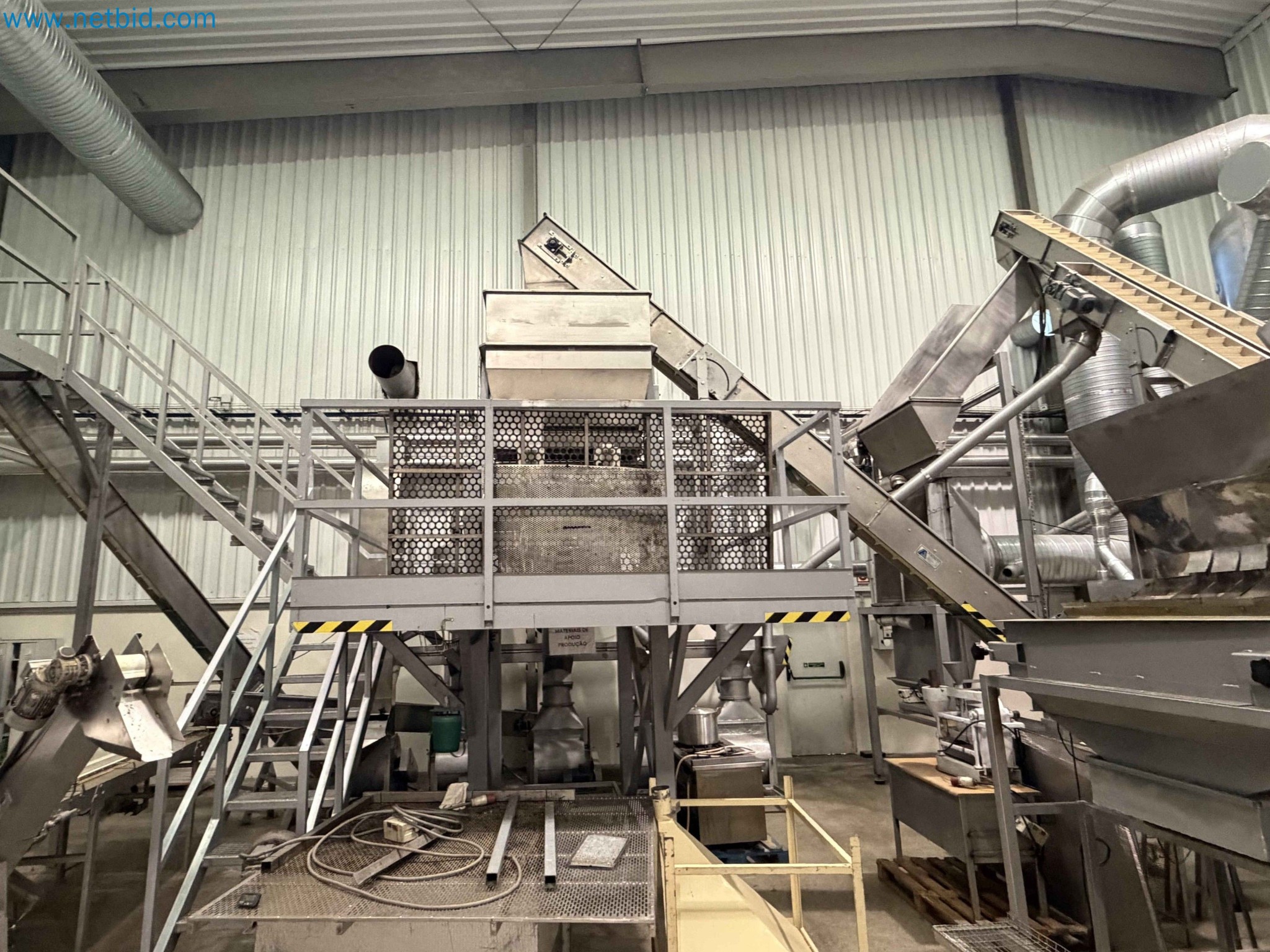 Nussverarbeitungsanlage zum Schälen, Trocknen und Verpacken-130