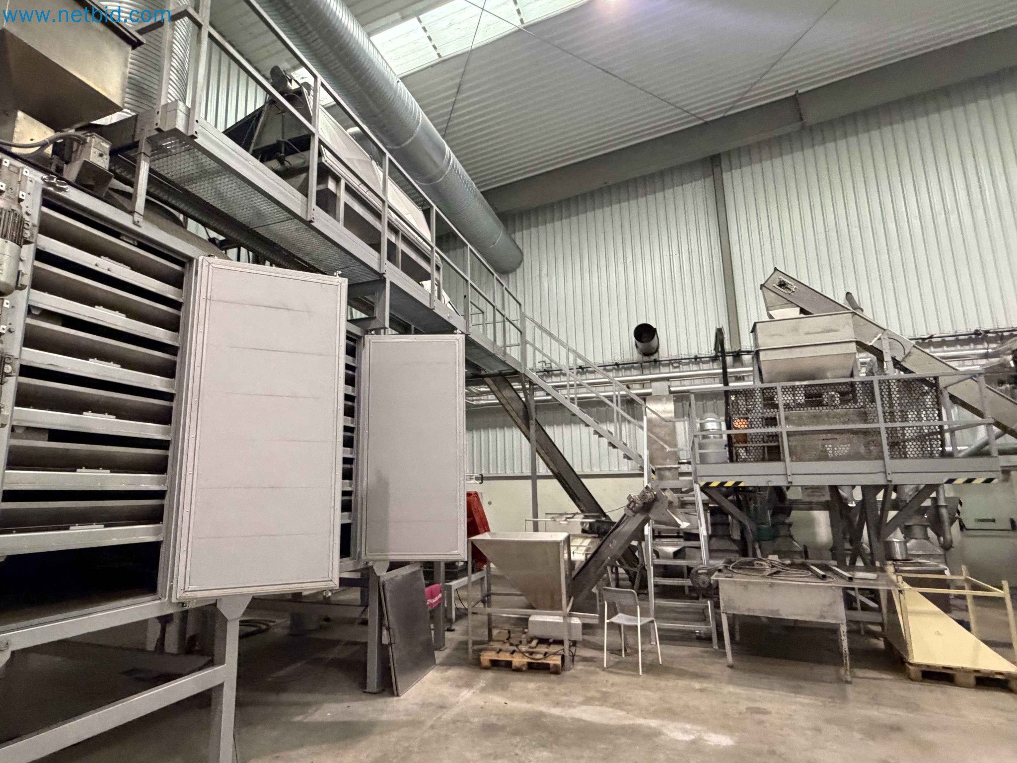 Nussverarbeitungsanlage zum Schälen, Trocknen und Verpacken-136