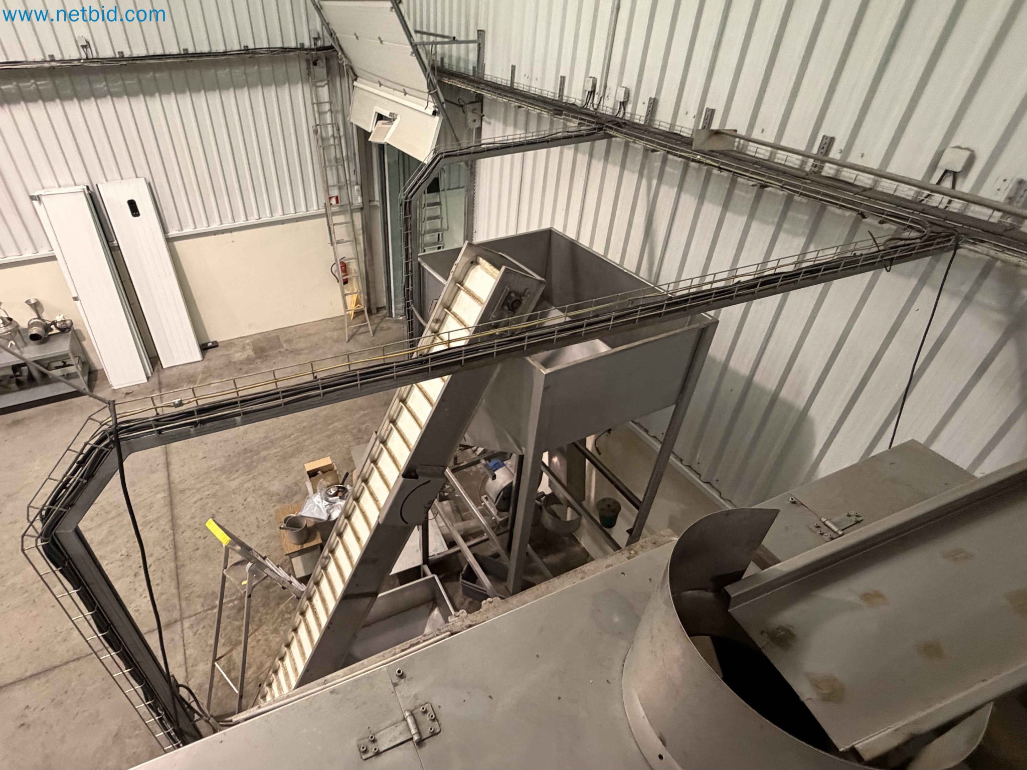 Nussverarbeitungsanlage zum Schälen, Trocknen und Verpacken-171