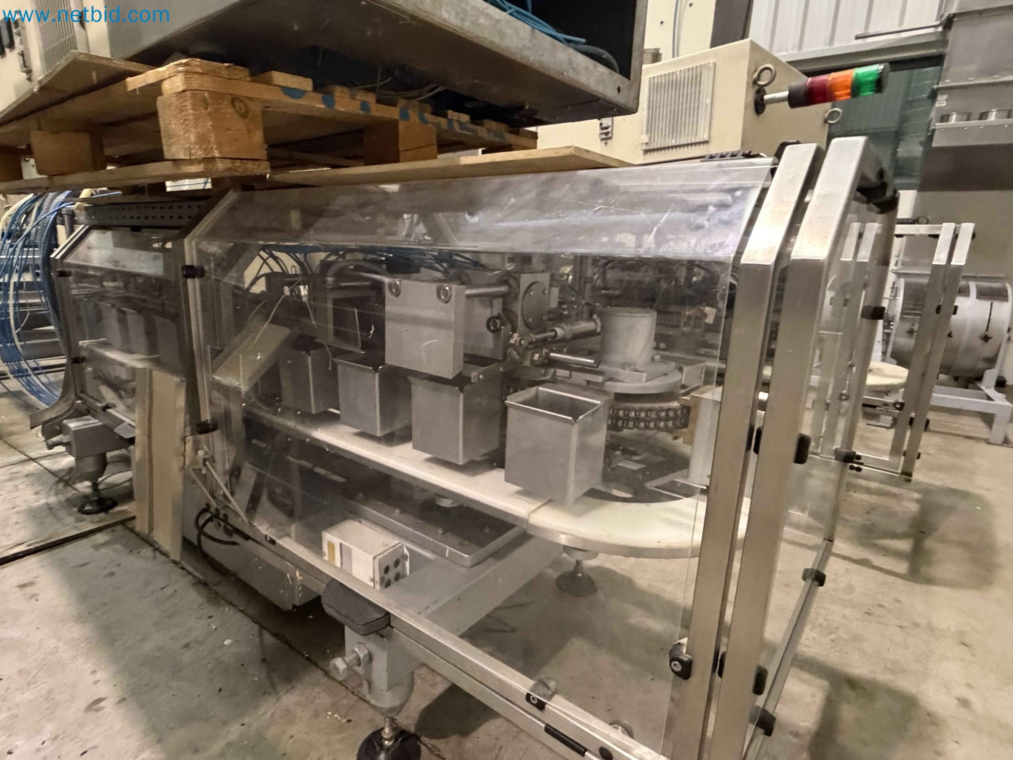 Nussverarbeitungsanlage zum Schälen, Trocknen und Verpacken-204