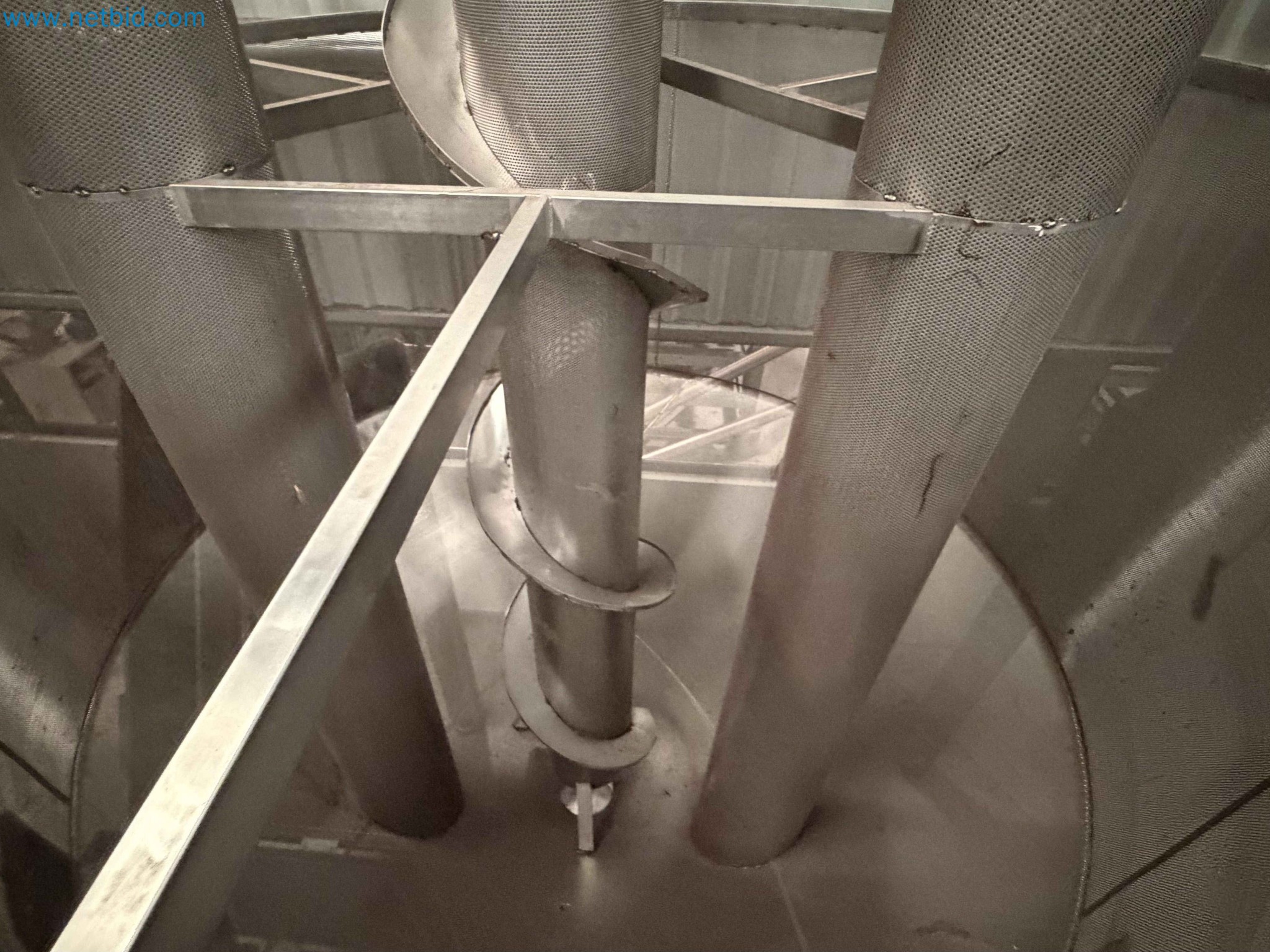 Nussverarbeitungsanlage zum Schälen, Trocknen und Verpacken-33