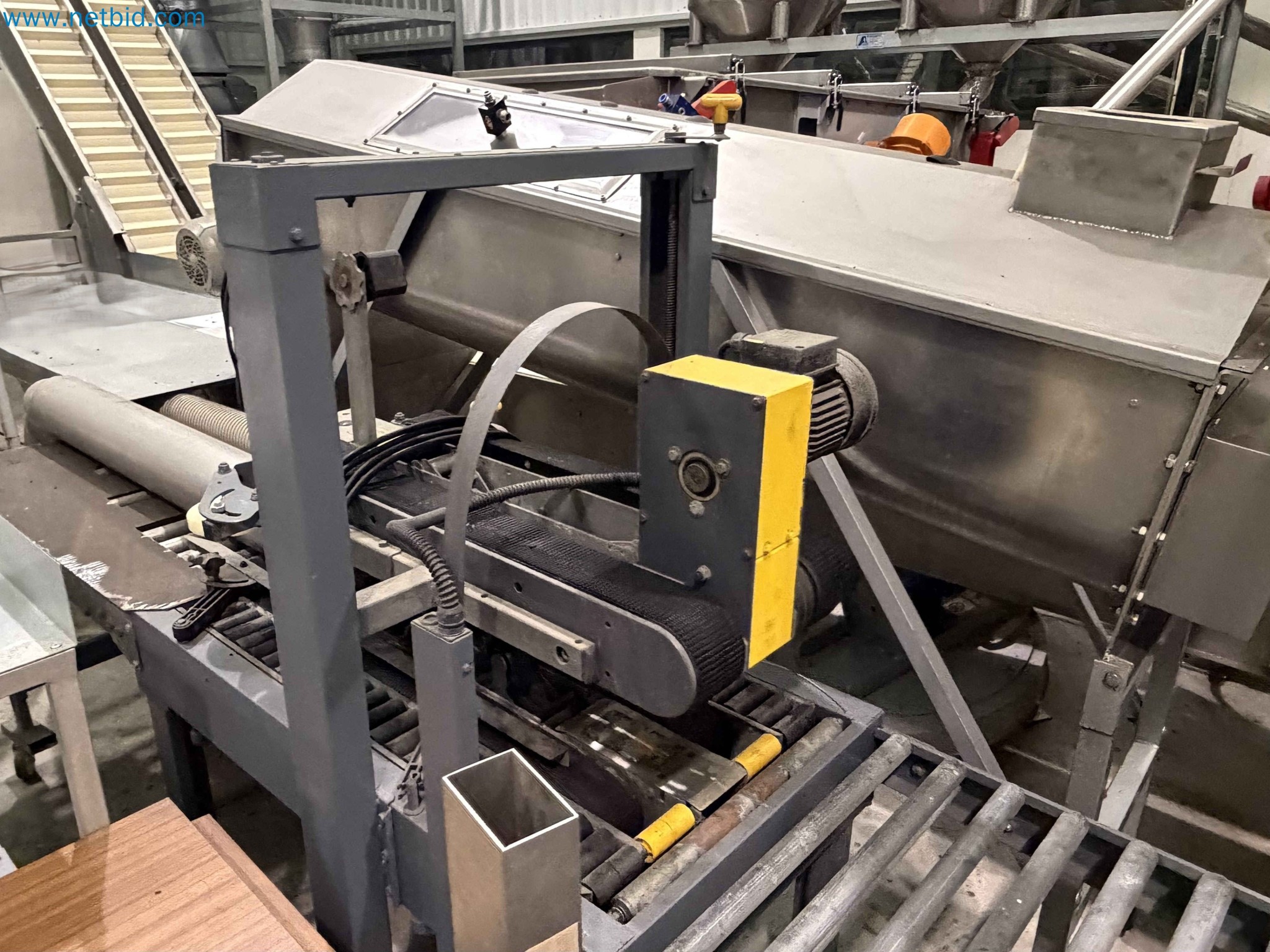 Nussverarbeitungsanlage zum Schälen, Trocknen und Verpacken-69