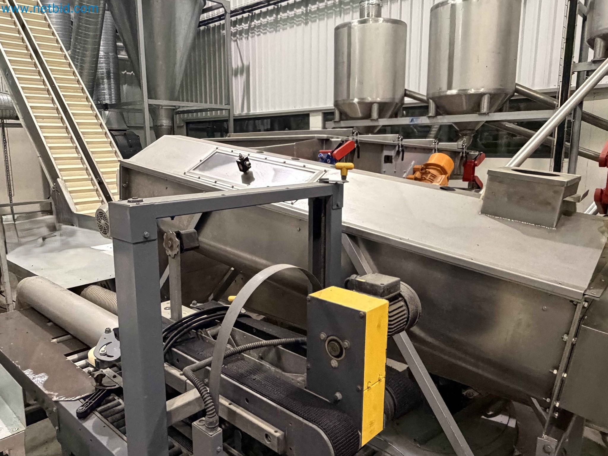 Nussverarbeitungsanlage zum Schälen, Trocknen und Verpacken-70
