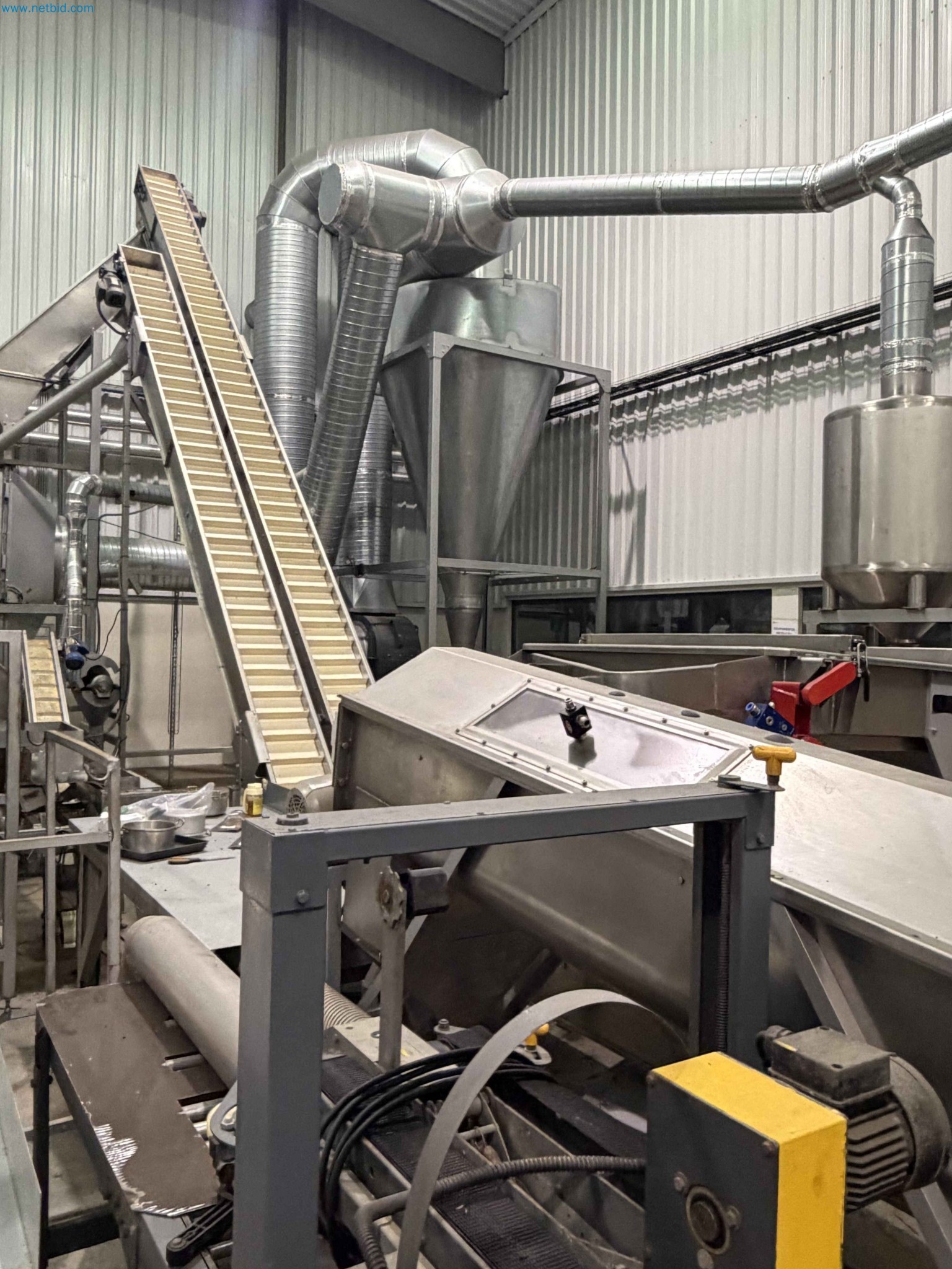 Nussverarbeitungsanlage zum Schälen, Trocknen und Verpacken-71