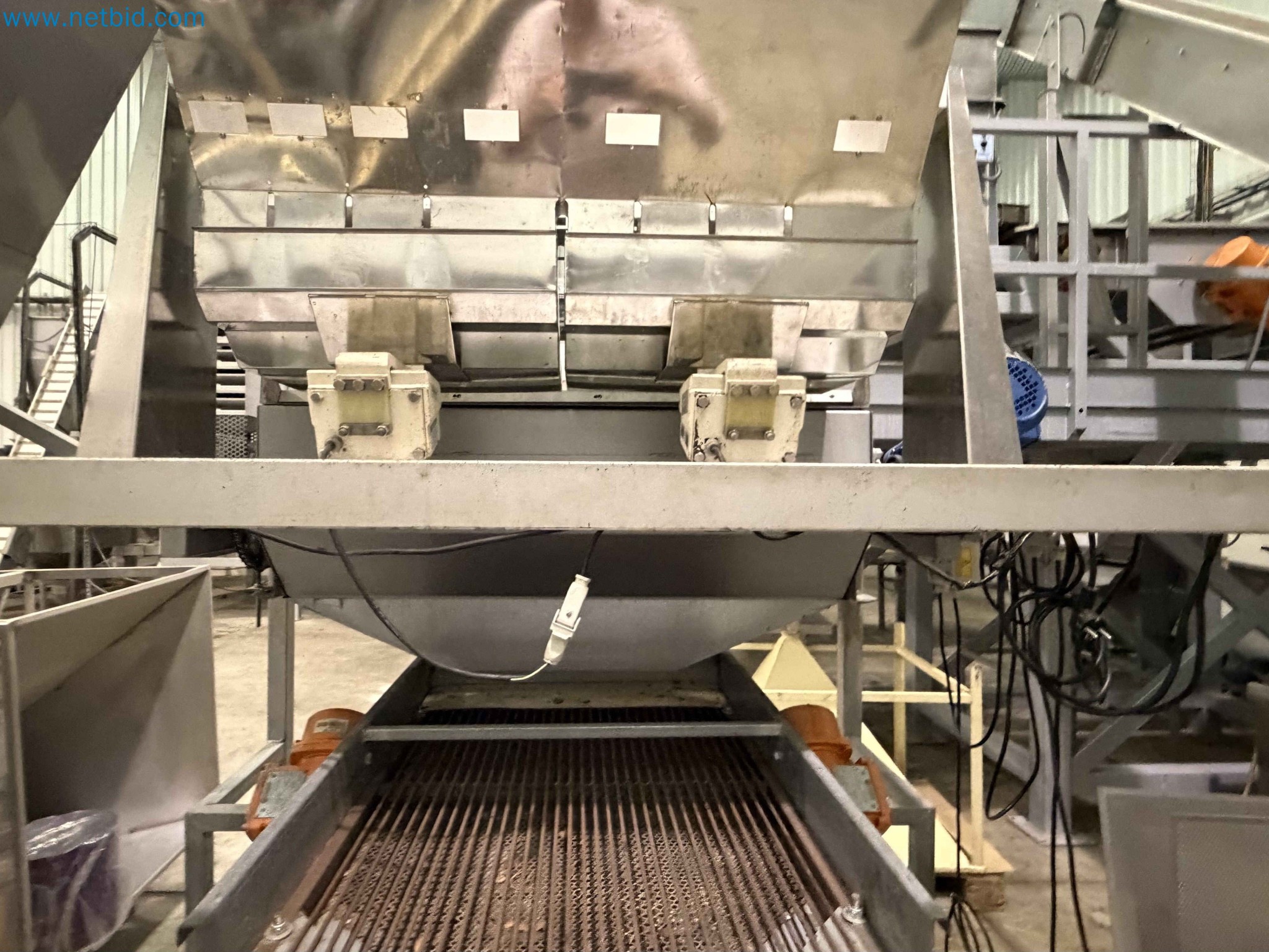Nussverarbeitungsanlage zum Schälen, Trocknen und Verpacken-85