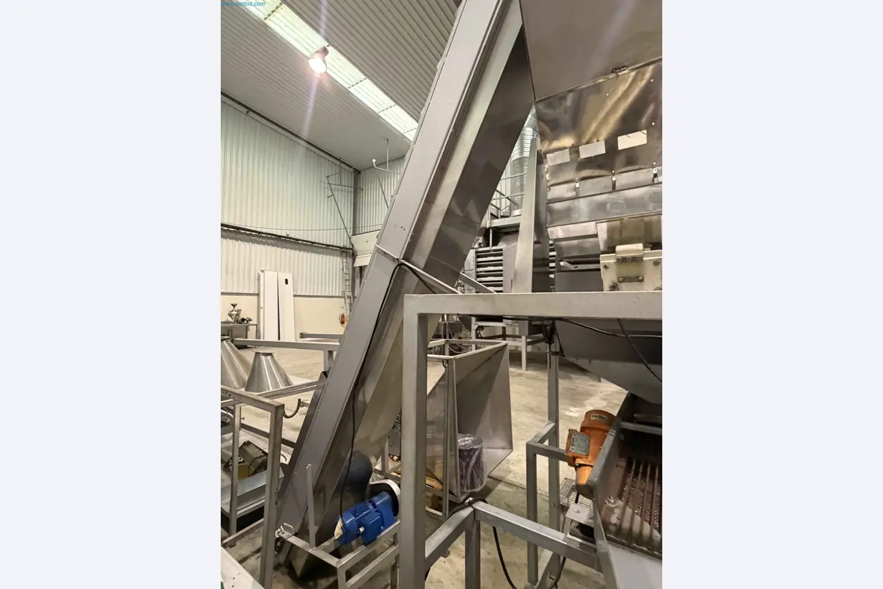 Nussverarbeitungsanlage zum Schälen, Trocknen und Verpacken-87