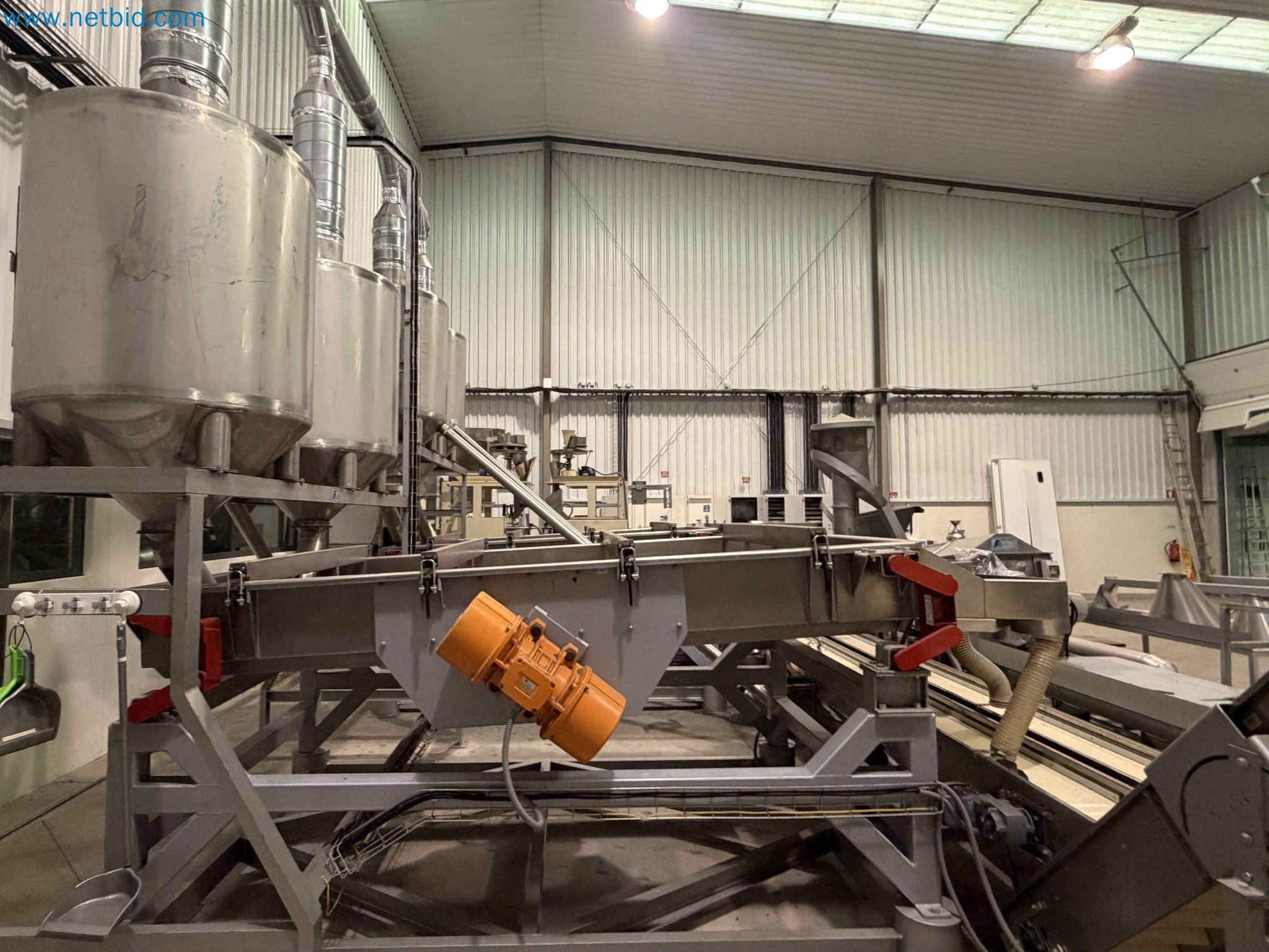 Nussverarbeitungsanlage zum Schälen, Trocknen und Verpacken-90