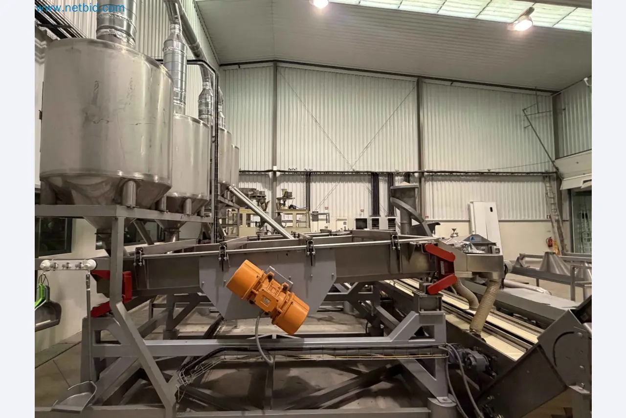 Nussverarbeitungsanlage zum Schälen, Trocknen und Verpacken-90
