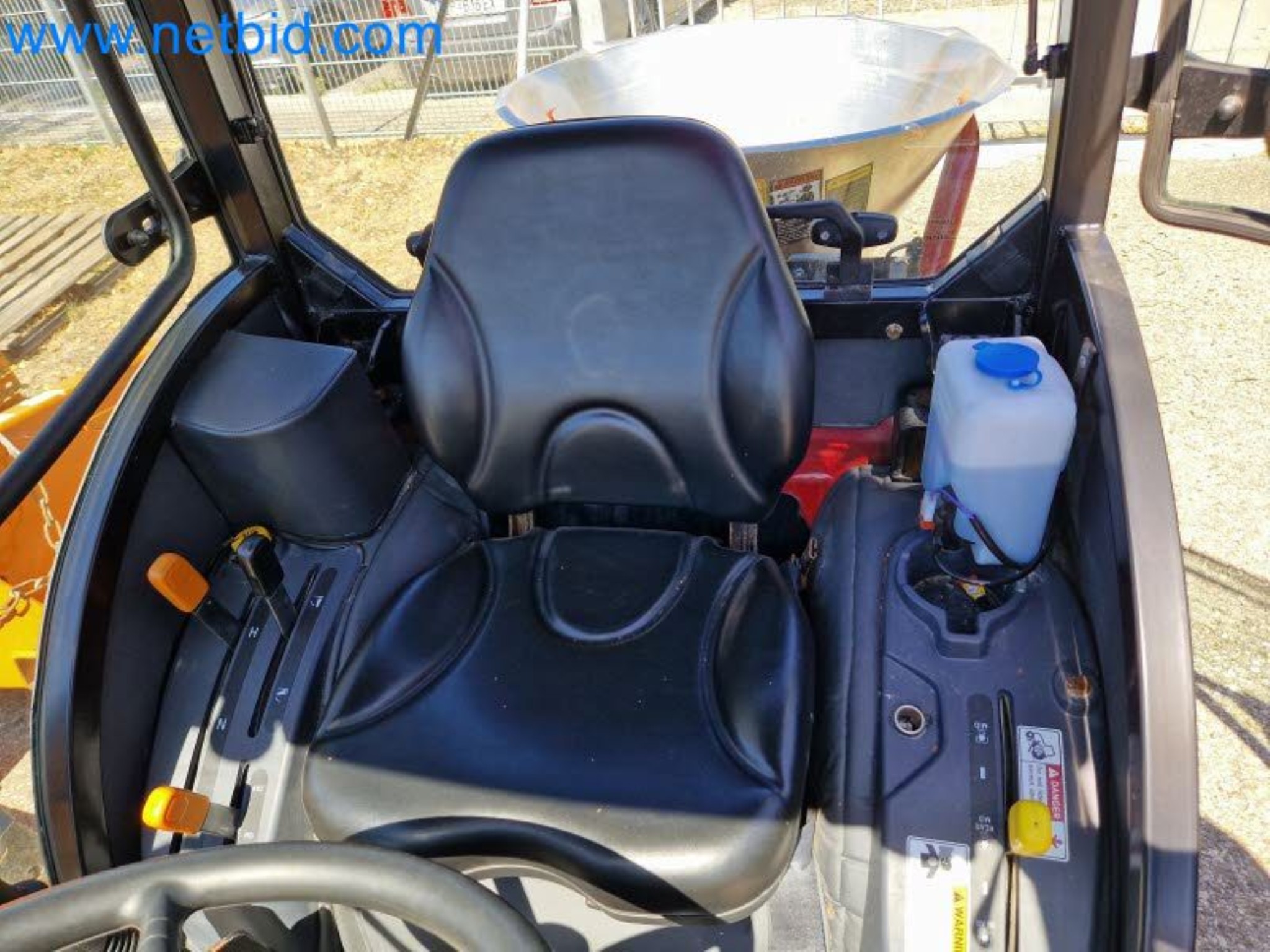 TYM All-Wheel-Drive Compact Tractors for Winter Use and HONDA Single-Axle Snow Plows-11