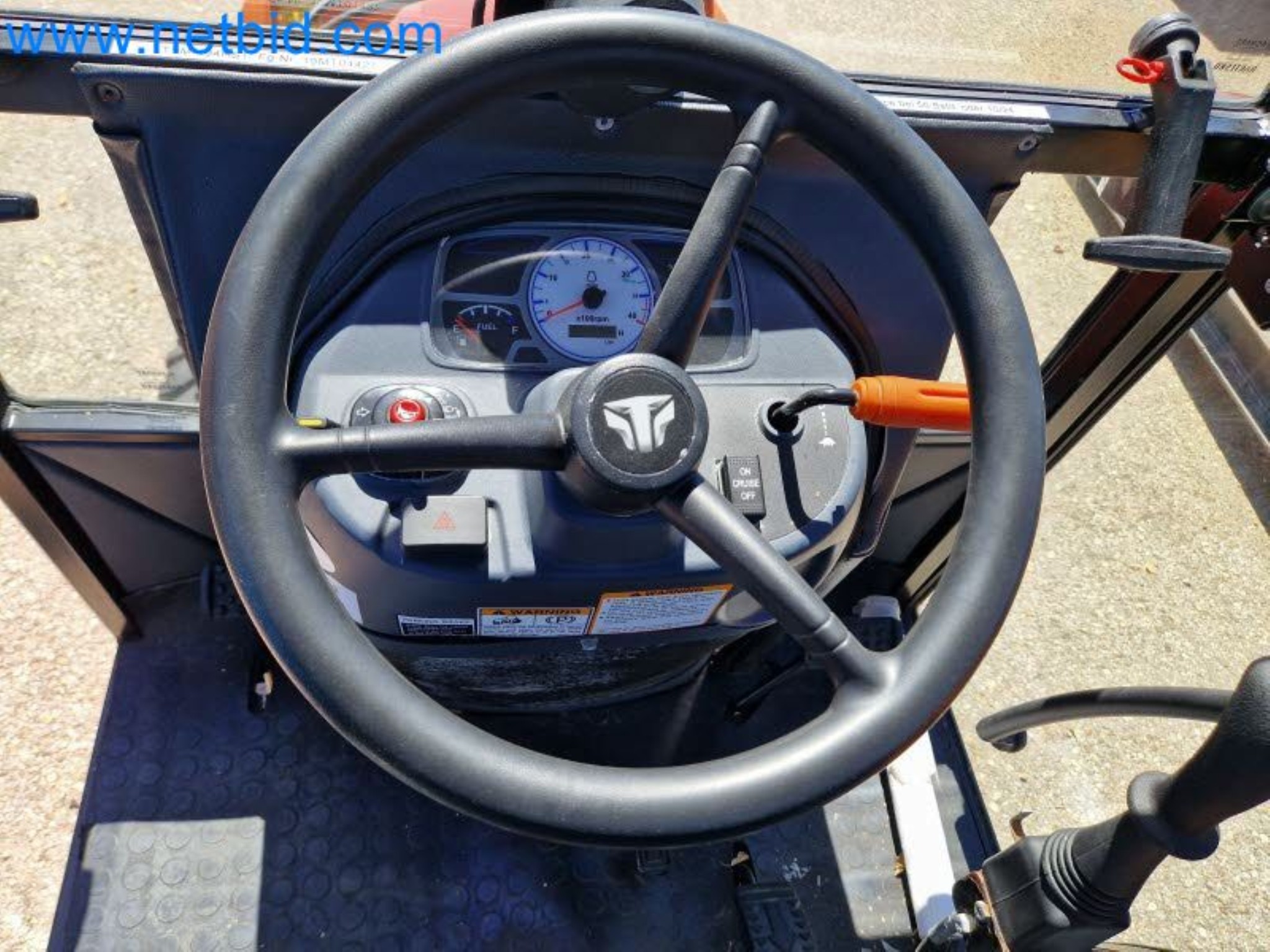 TYM All-Wheel-Drive Compact Tractors for Winter Use and HONDA Single-Axle Snow Plows-14