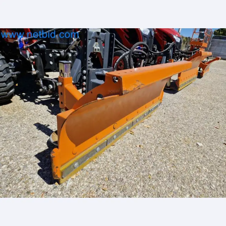 TYM All-Wheel-Drive Compact Tractors for Winter Use and HONDA Single-Axle Snow Plows-20