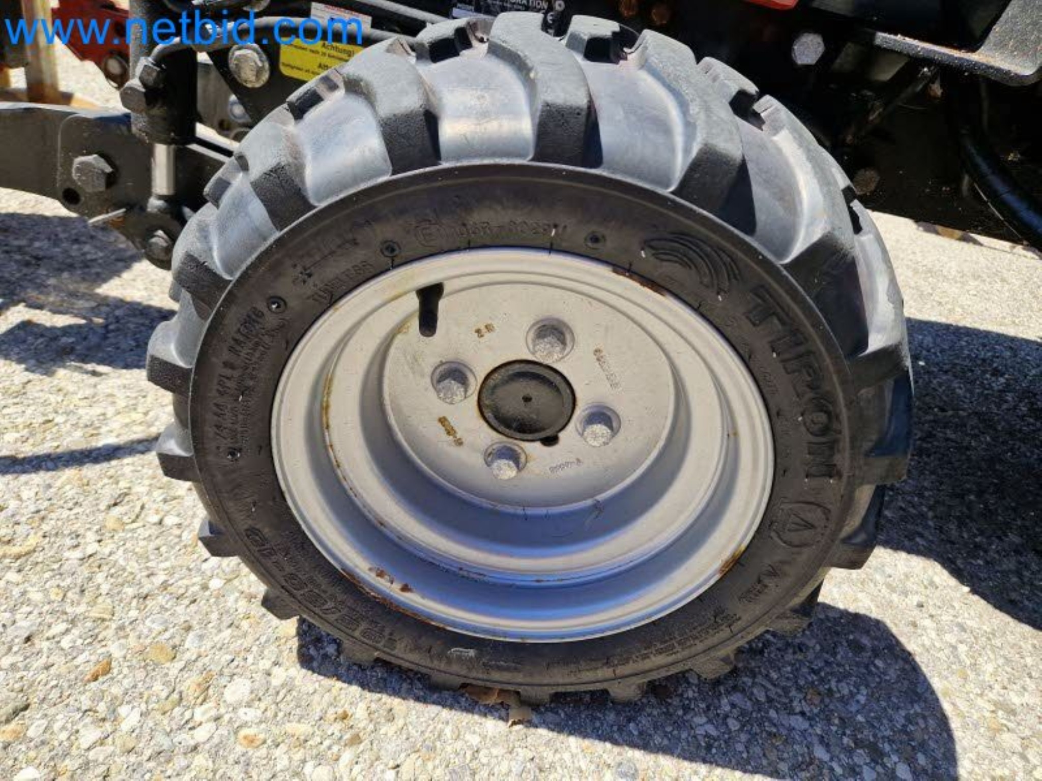 TYM All-Wheel-Drive Compact Tractors for Winter Use and HONDA Single-Axle Snow Plows-4