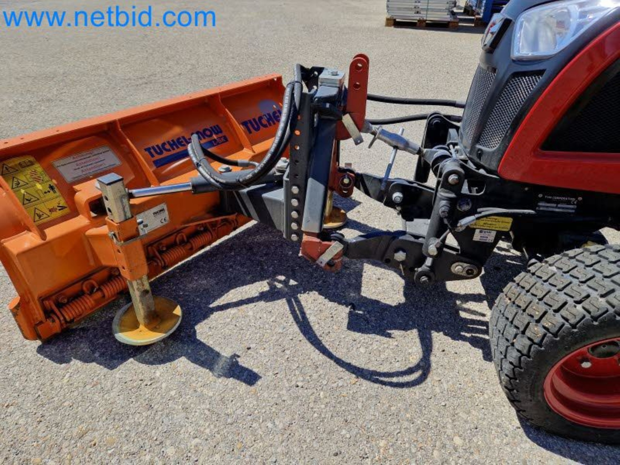 TYM All-Wheel-Drive Compact Tractors for Winter Use and HONDA Single-Axle Snow Plows-12
