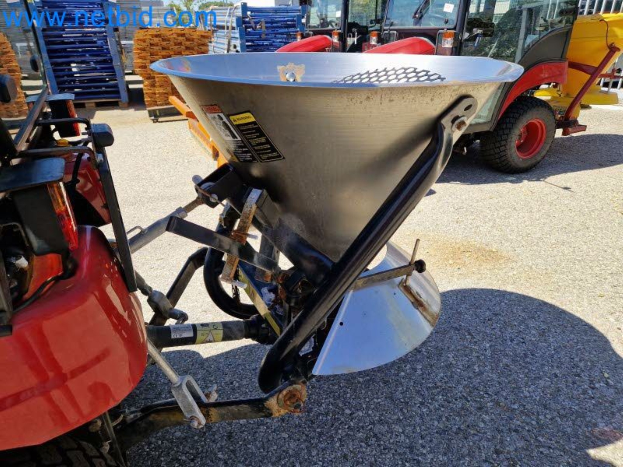 TYM All-Wheel-Drive Compact Tractors for Winter Use and HONDA Single-Axle Snow Plows-17
