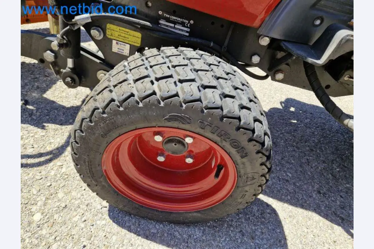 TYM All-Wheel-Drive Compact Tractors for Winter Use and HONDA Single-Axle Snow Plows-4