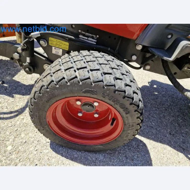 TYM All-Wheel-Drive Compact Tractors for Winter Use and HONDA Single-Axle Snow Plows-4