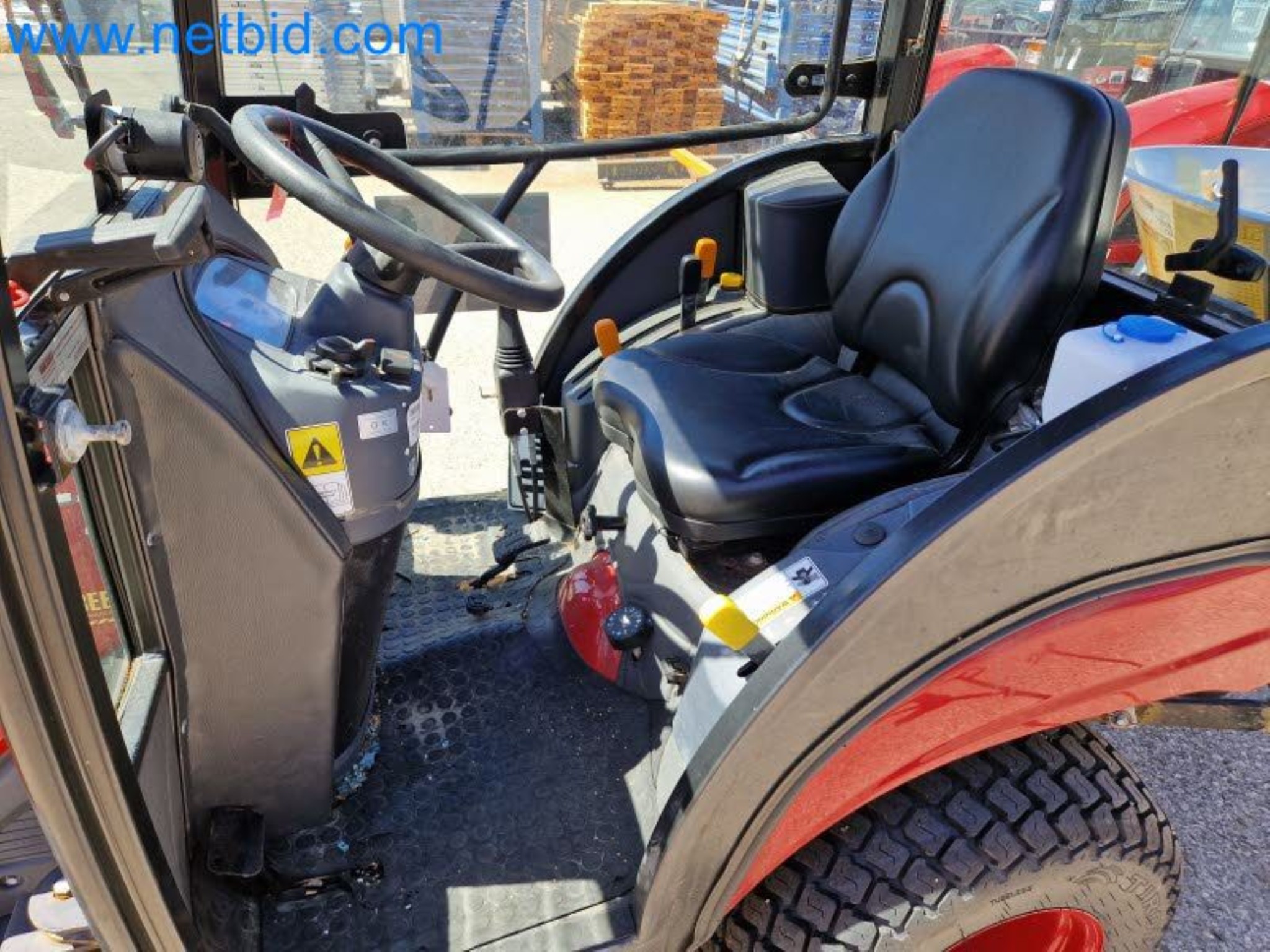TYM All-Wheel-Drive Compact Tractors for Winter Use and HONDA Single-Axle Snow Plows-5