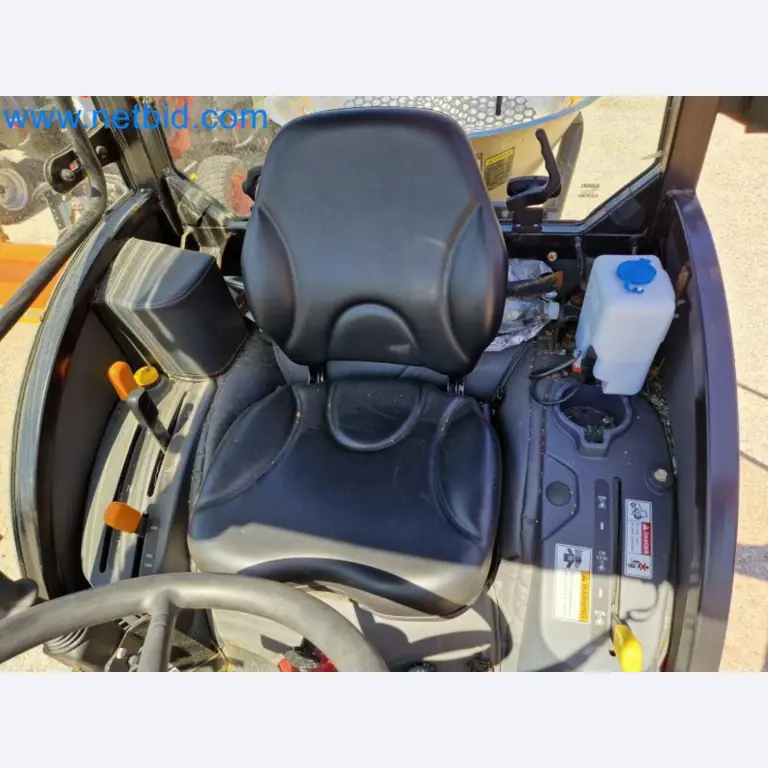 TYM All-Wheel-Drive Compact Tractors for Winter Use and HONDA Single-Axle Snow Plows-7