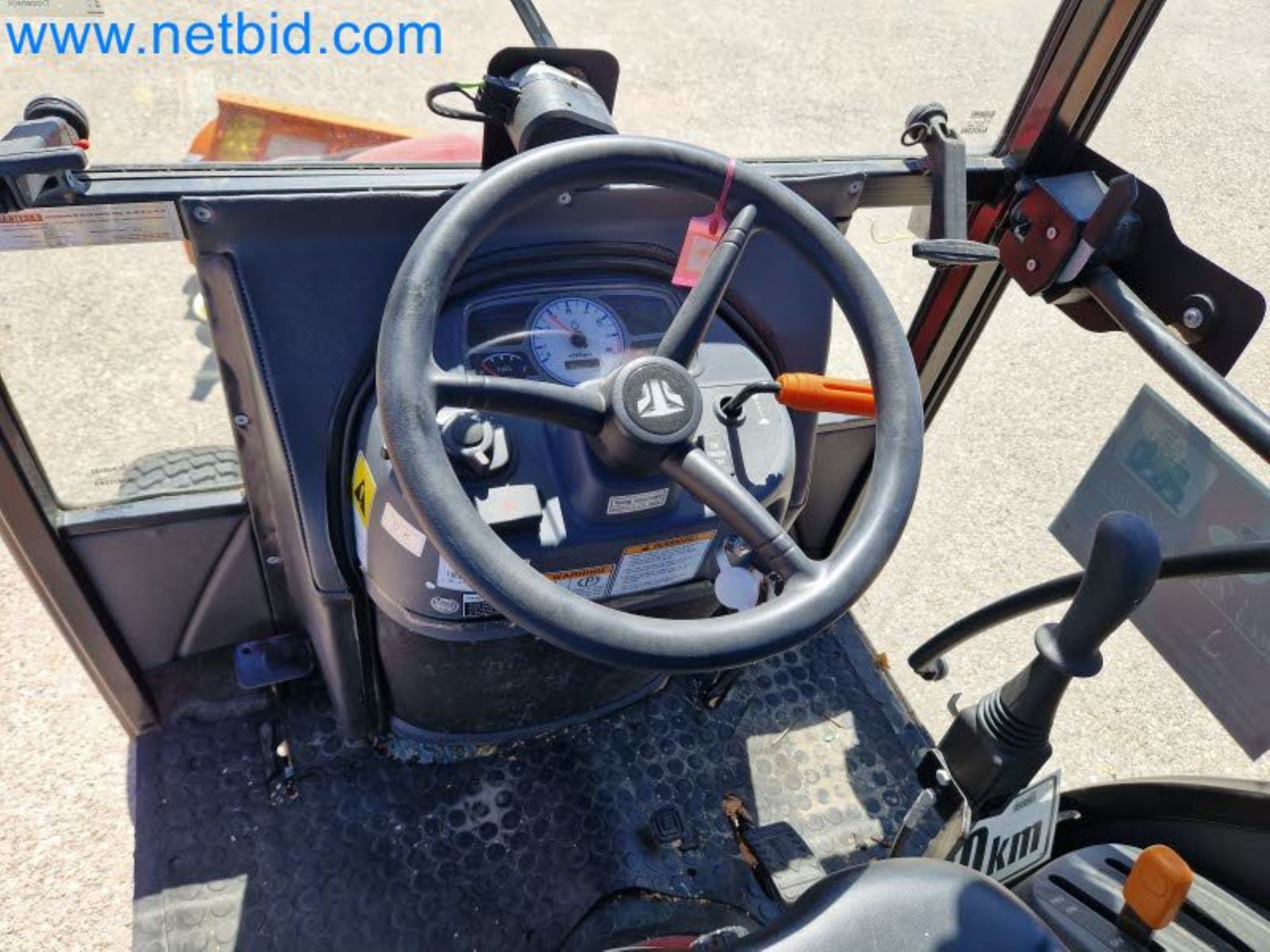 TYM All-Wheel-Drive Compact Tractors for Winter Use and HONDA Single-Axle Snow Plows-8