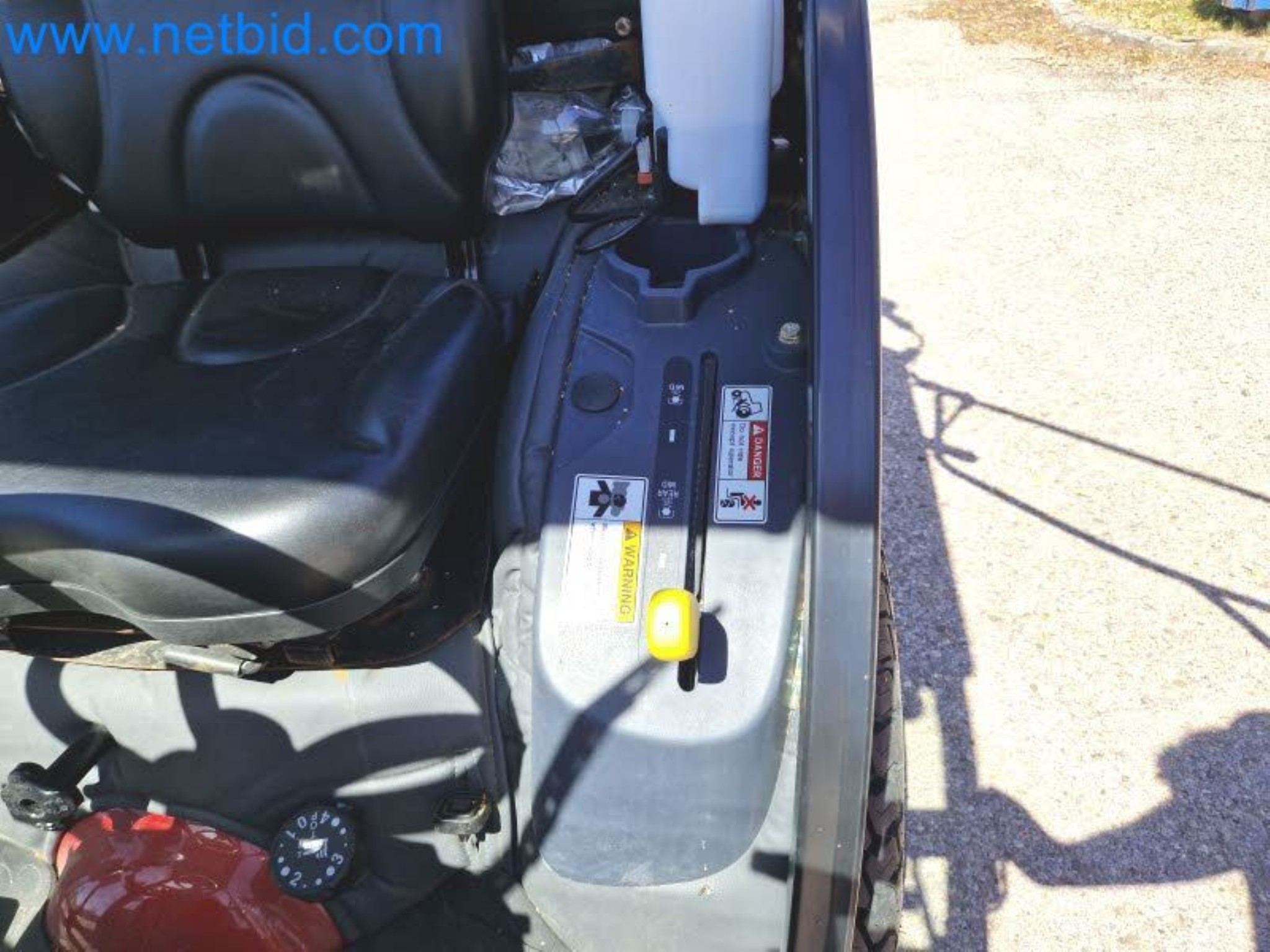 TYM All-Wheel-Drive Compact Tractors for Winter Use and HONDA Single-Axle Snow Plows-9