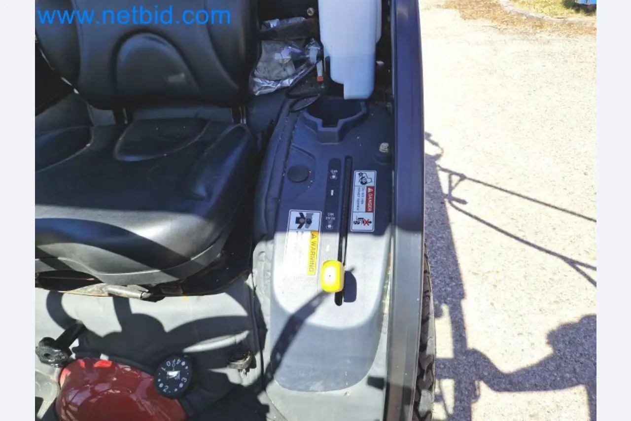TYM All-Wheel-Drive Compact Tractors for Winter Use and HONDA Single-Axle Snow Plows-9