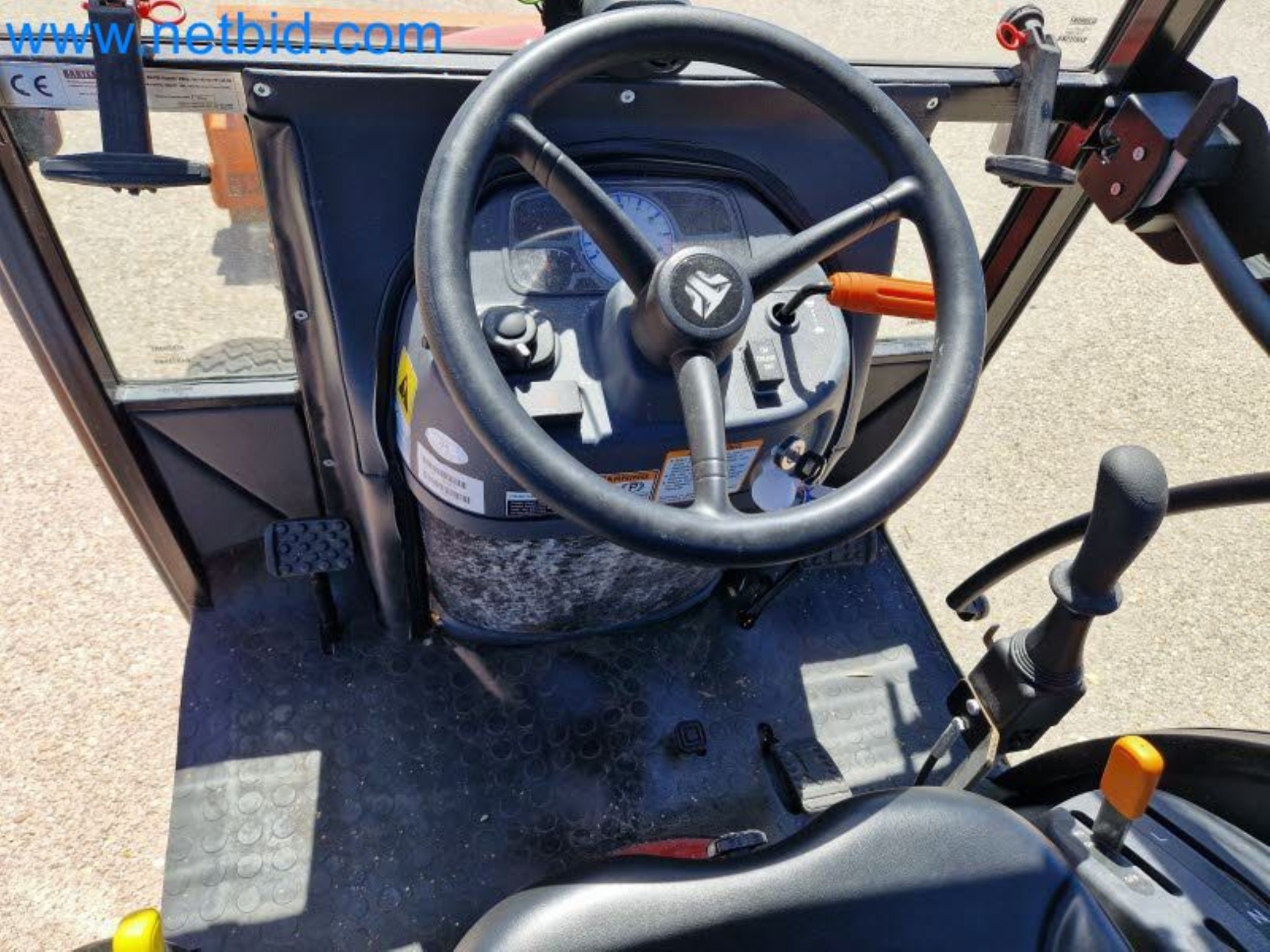 TYM All-Wheel-Drive Compact Tractors for Winter Use and HONDA Single-Axle Snow Plows-15