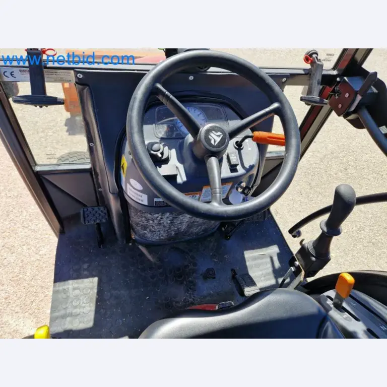 TYM All-Wheel-Drive Compact Tractors for Winter Use and HONDA Single-Axle Snow Plows-15